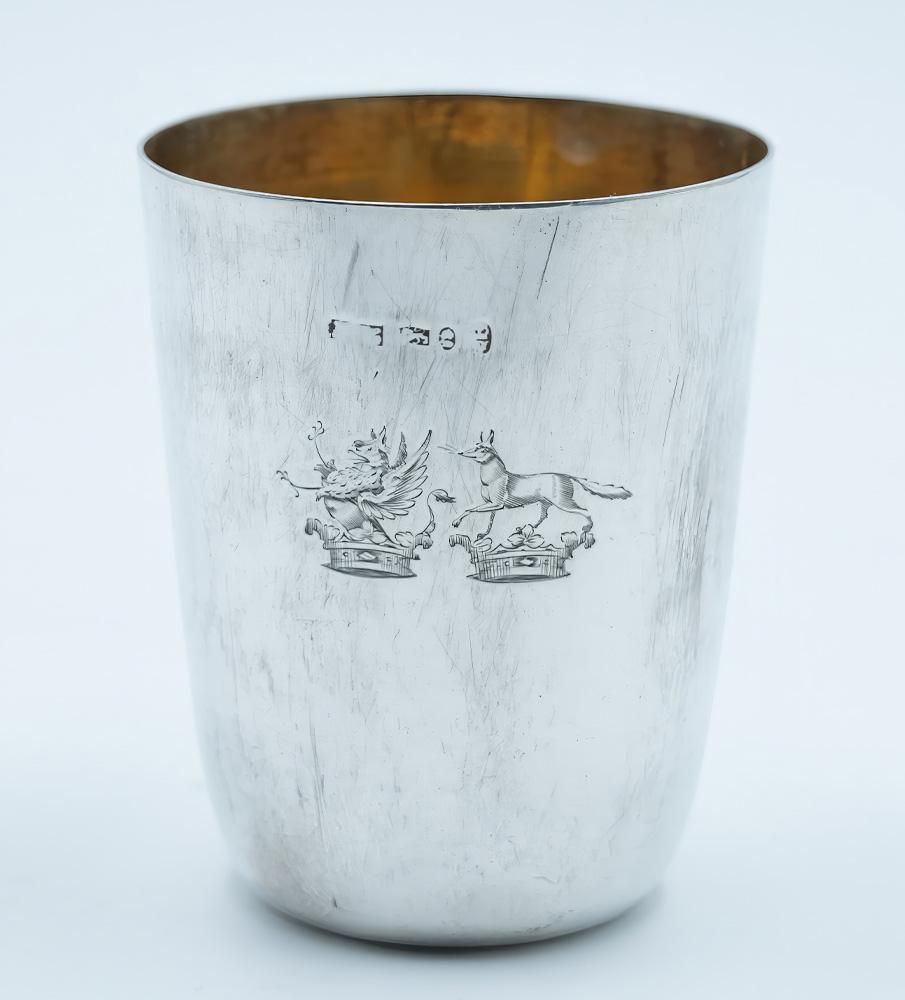 A Set of Three George III Silver Nesting Beakers, London, circa 1800 For Sale 2