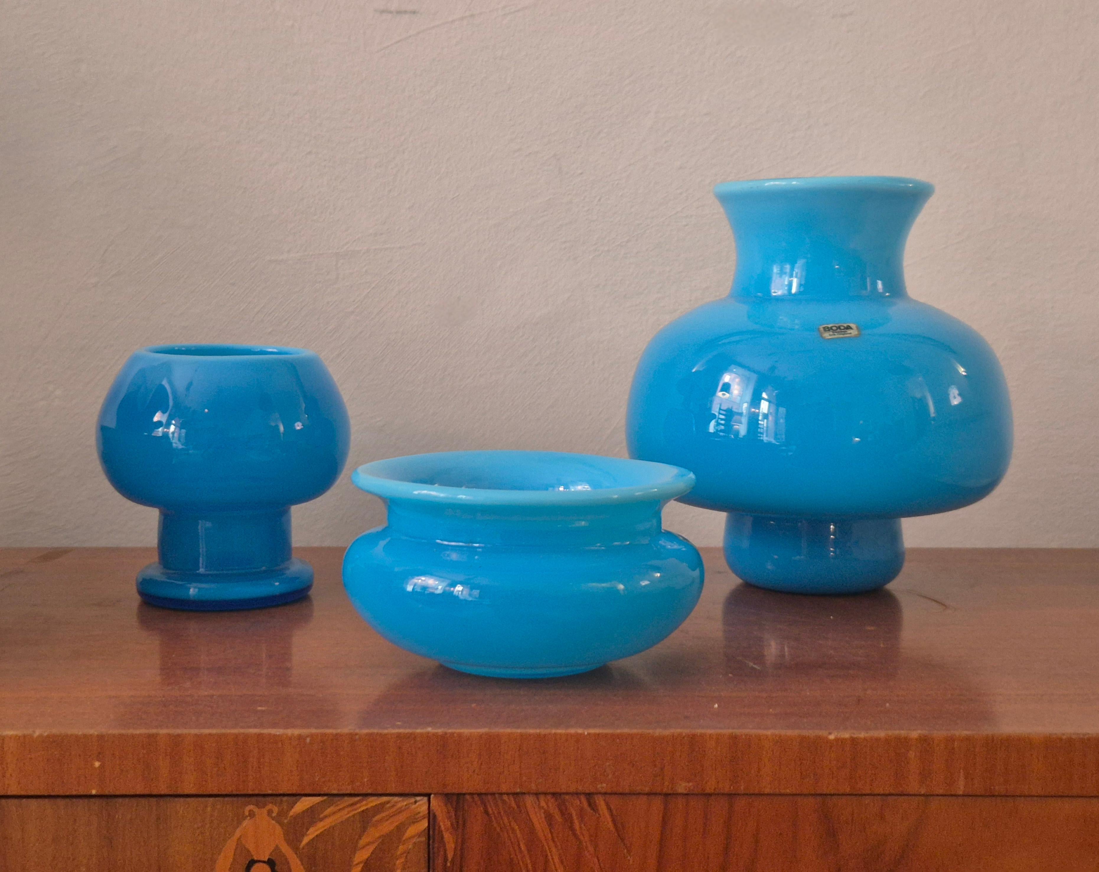 A set of  three glass bowls and vase by Erik Höglund for Boda, Sweden In Good Condition For Sale In Stockholm, SE