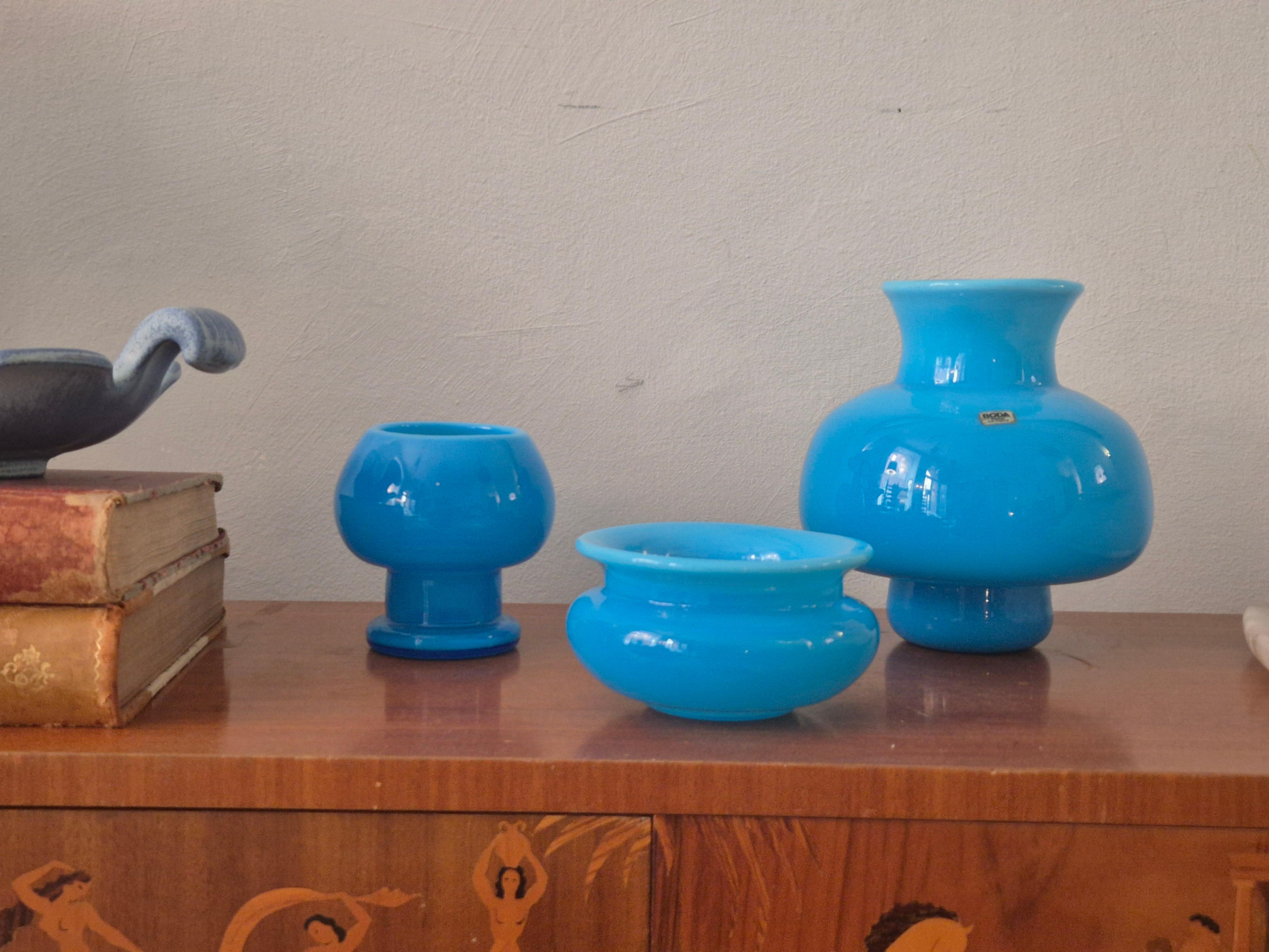 20th Century A set of  three glass bowls and vase by Erik Höglund for Boda, Sweden For Sale