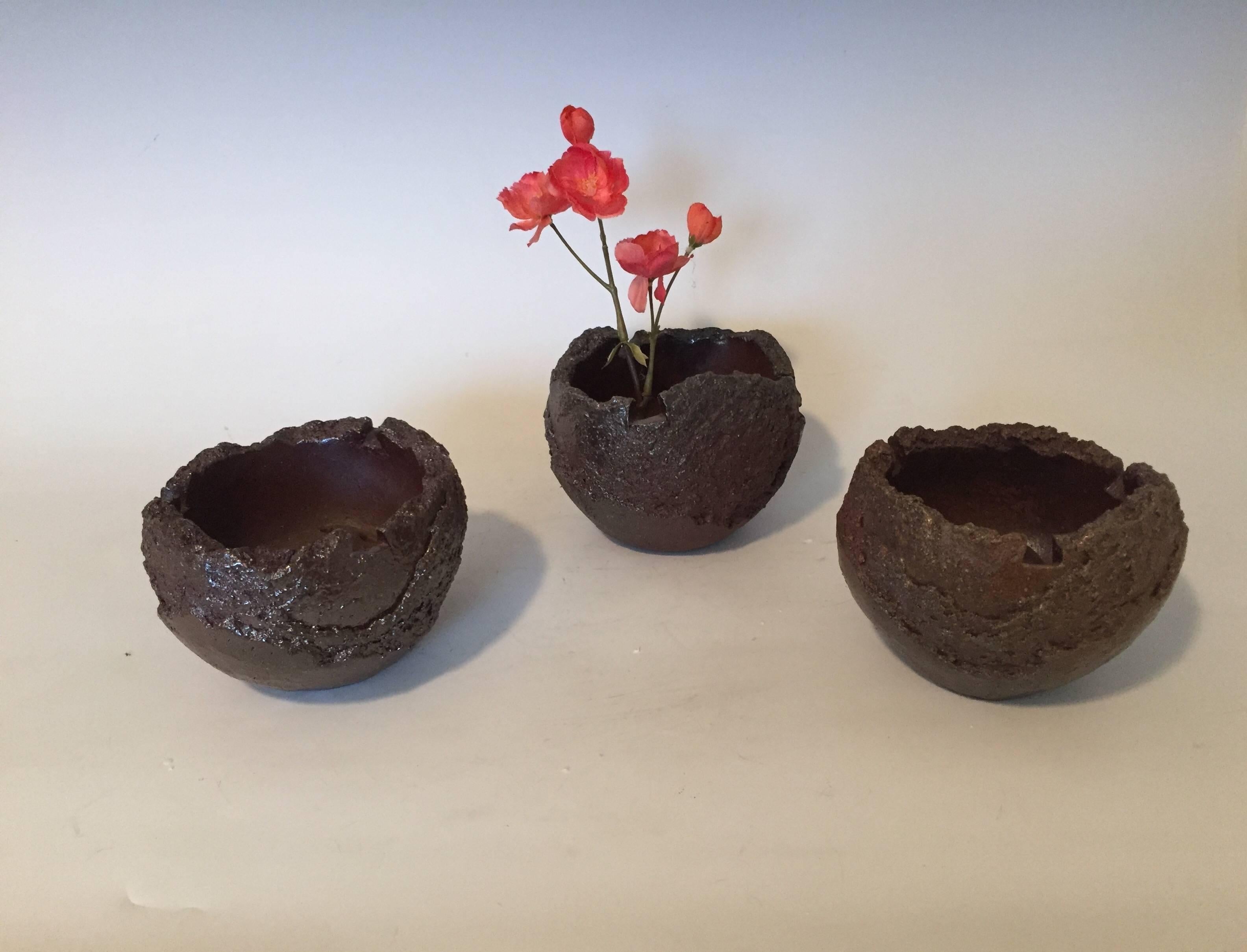 A set of three handmade flower bowls by contemporary Japanese ceramic artist Wakimoto Hiroyuki (born 1952 - ). Measures: 5.5