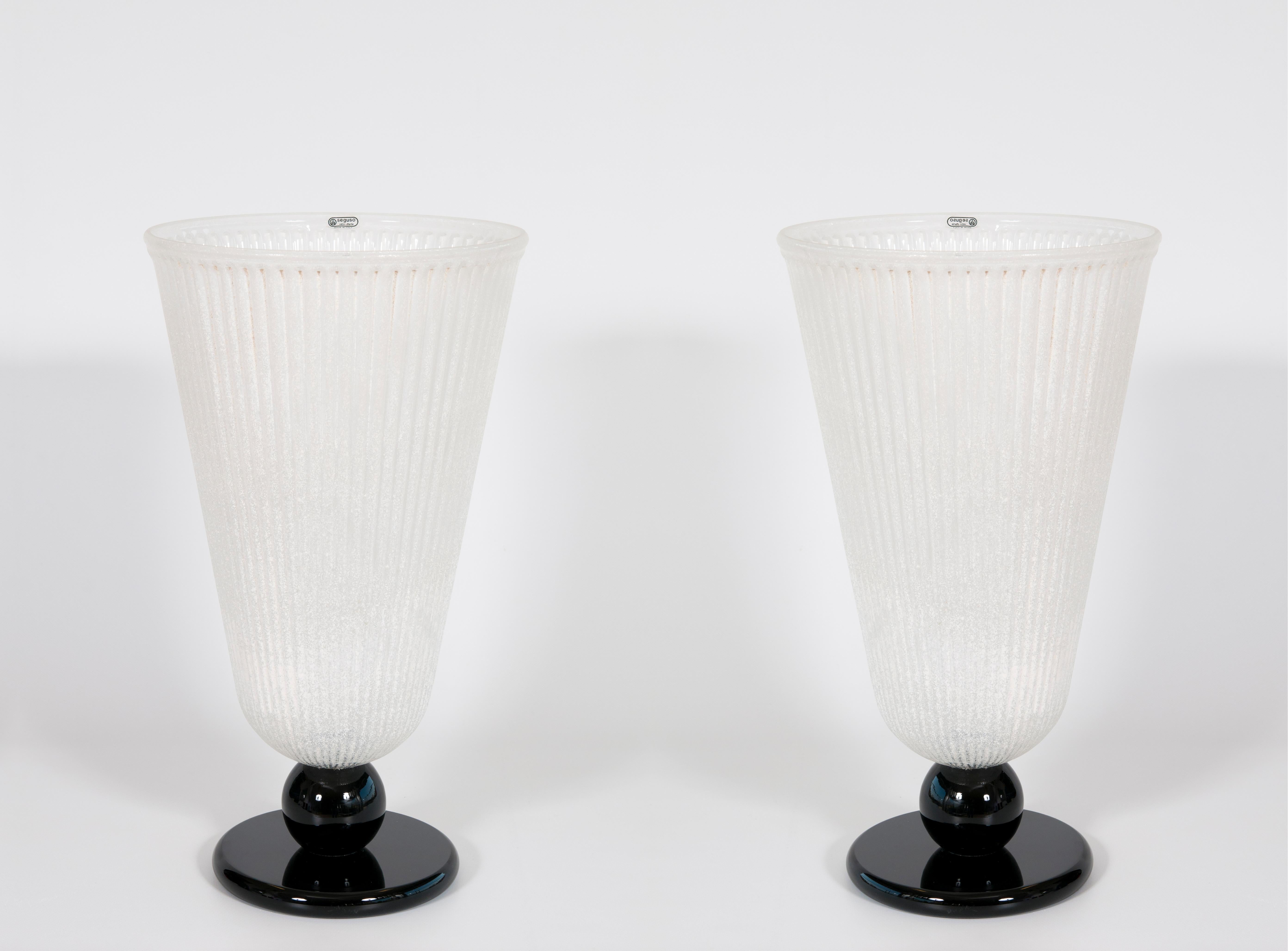 Mid-Century moderno Set di tre iconici vasi italiani della metà del secolo scorso di Seguso, Murano anni '80 in vendita