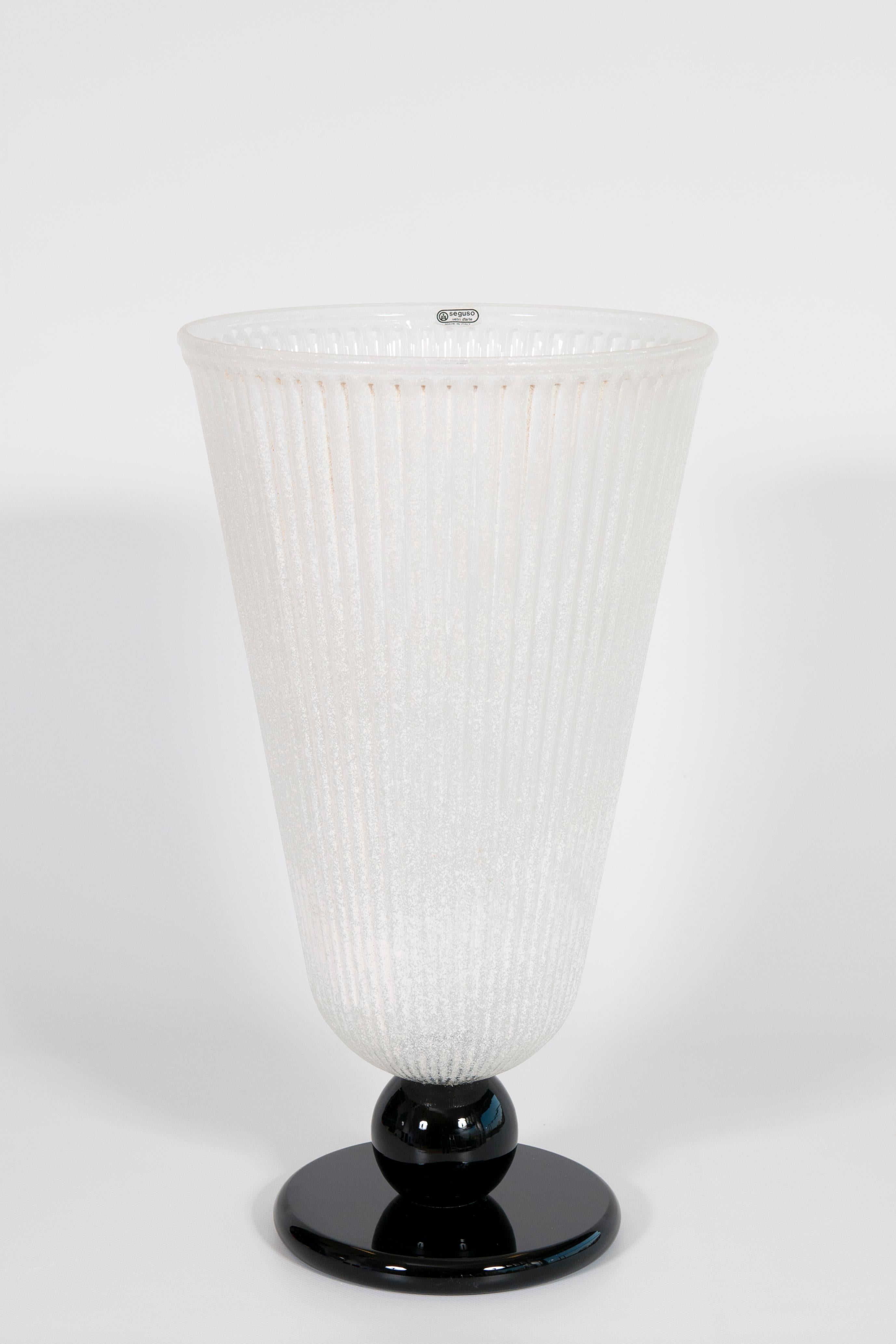 Italiano Set di tre iconici vasi italiani della metà del secolo scorso di Seguso, Murano anni '80 in vendita