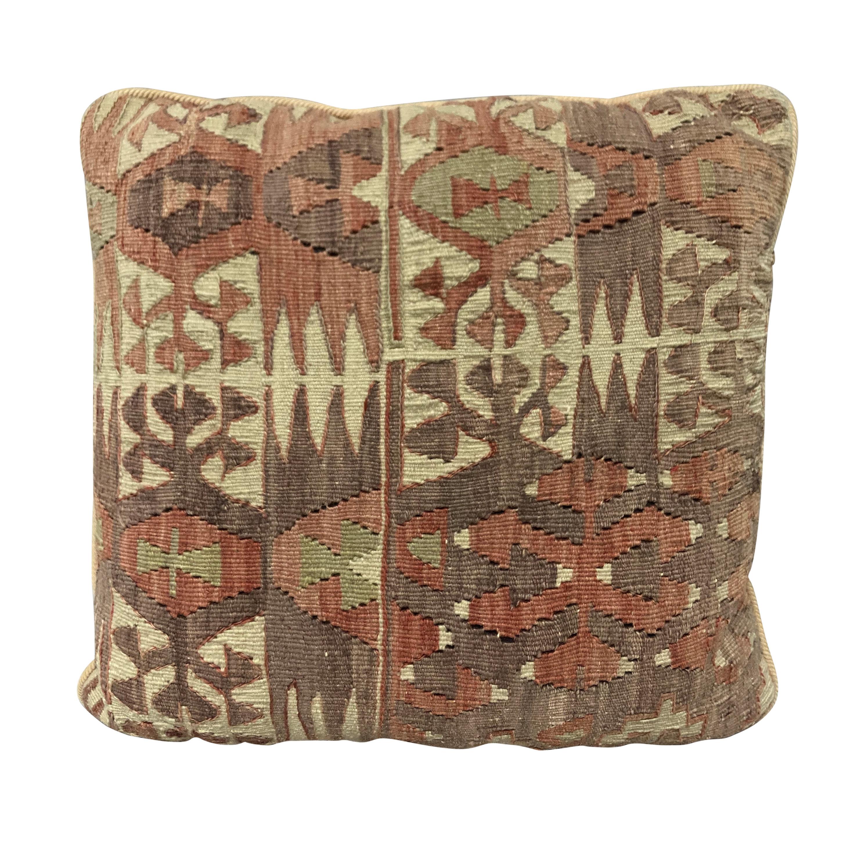 Set of Three Kilim Cushions In Good Condition In London, GB