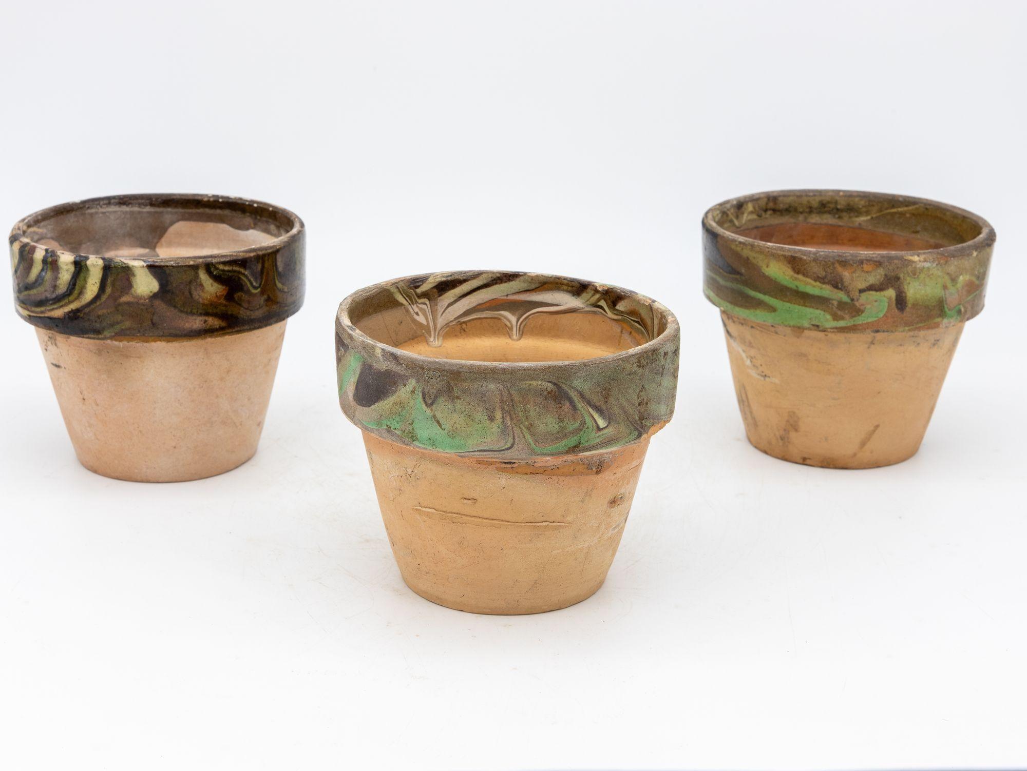 This set of three marbled-rim flower pots is perfect for adding a touch of elegance and sophistication to your indoor or outdoor decor. These pots are made of terracotta and feature a beautiful marbled rim design that is sure to catch the eye. Each