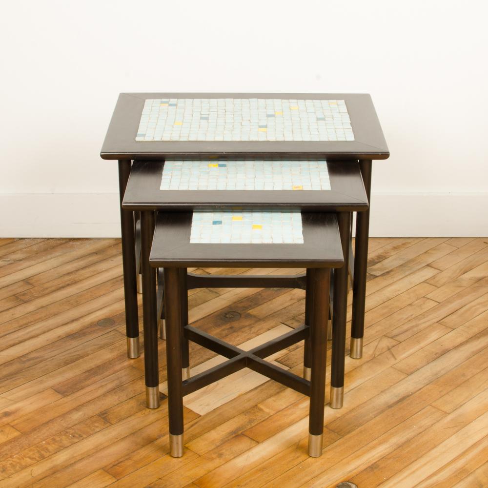 A set of three Mid-Century Modern nesting tables with tile inserts, American, C 1950. branded Weiman.
Measures: Large 26