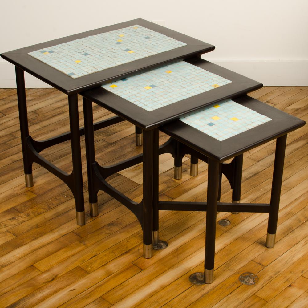 Set von drei modernen Mid-Century-Modern-Beistelltischen, amerikanisch, 1960 (Mitte des 20. Jahrhunderts) im Angebot