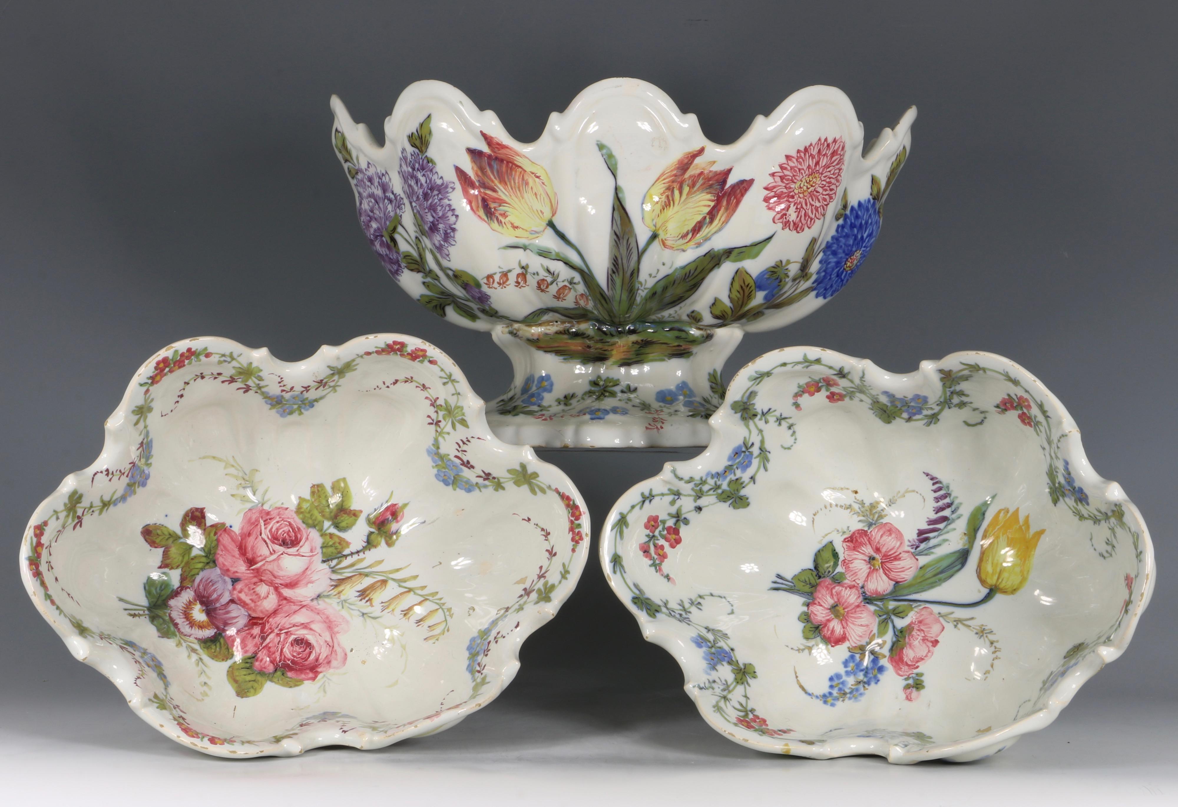 Set of Three Italian Nove Faience Monteiths, 19th Century In Good Condition For Sale In Frome, Somerset