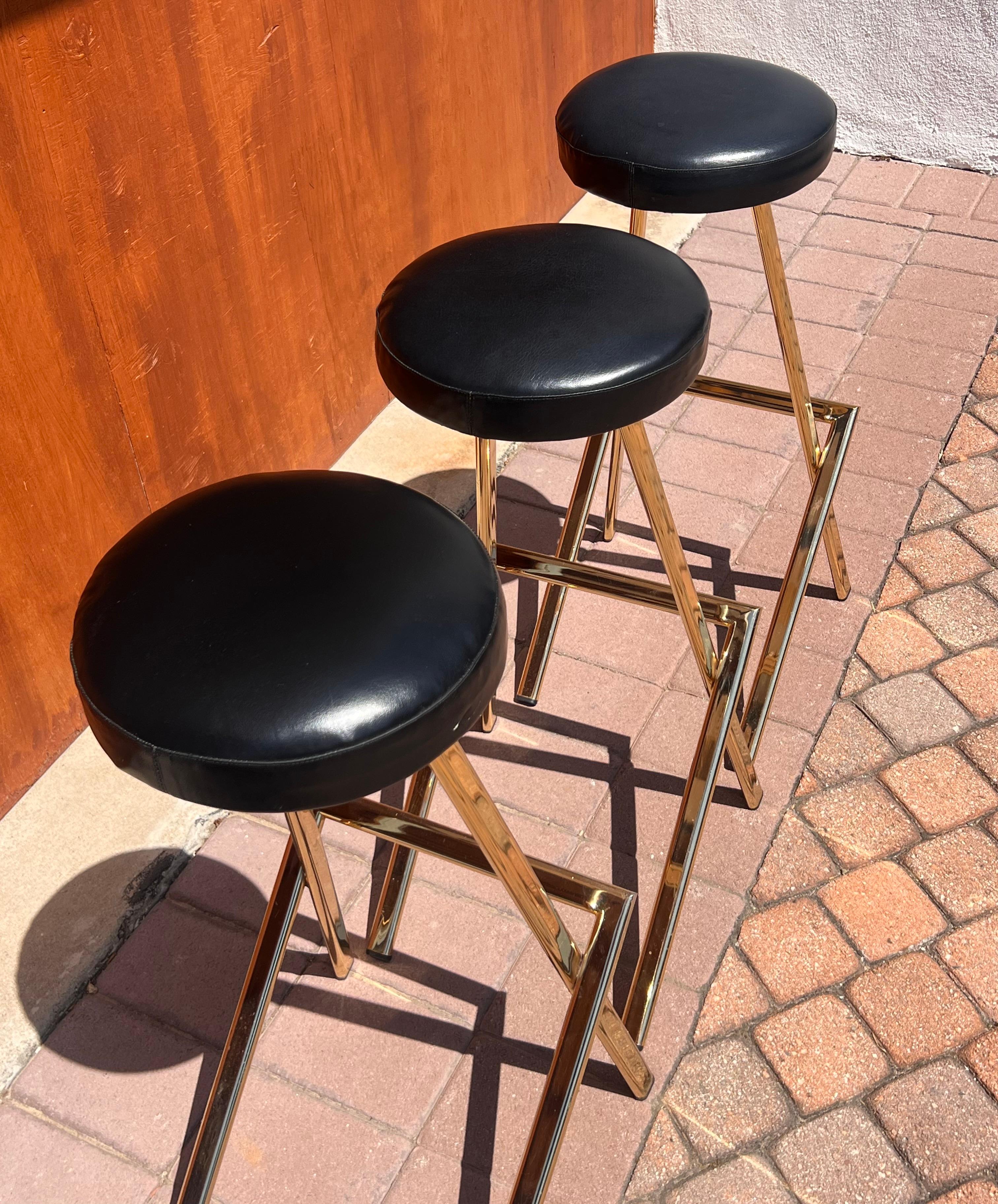 Late 20th Century A set of three postmodern bar stools by Martin, late 20th century For Sale