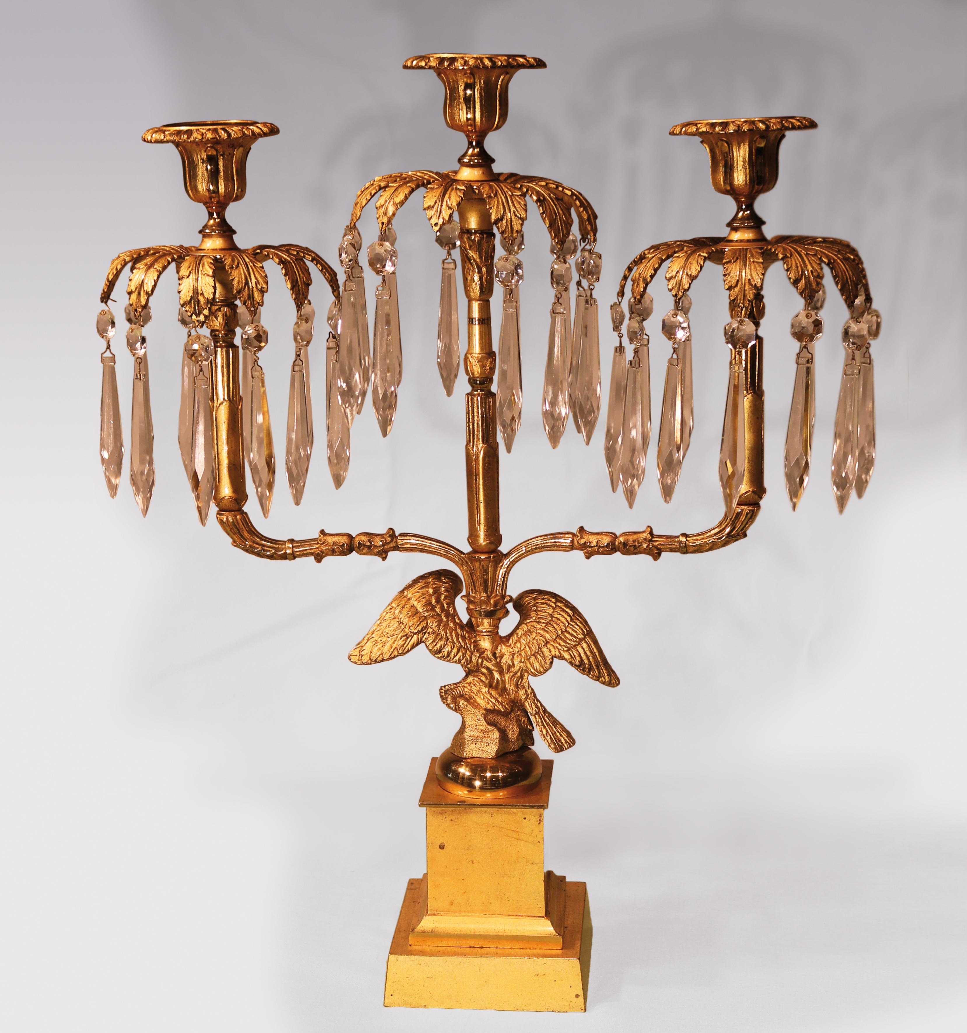Set von drei Kerzenständern aus Bronze und Goldbronze aus der Regency-Periode (Englisch) im Angebot