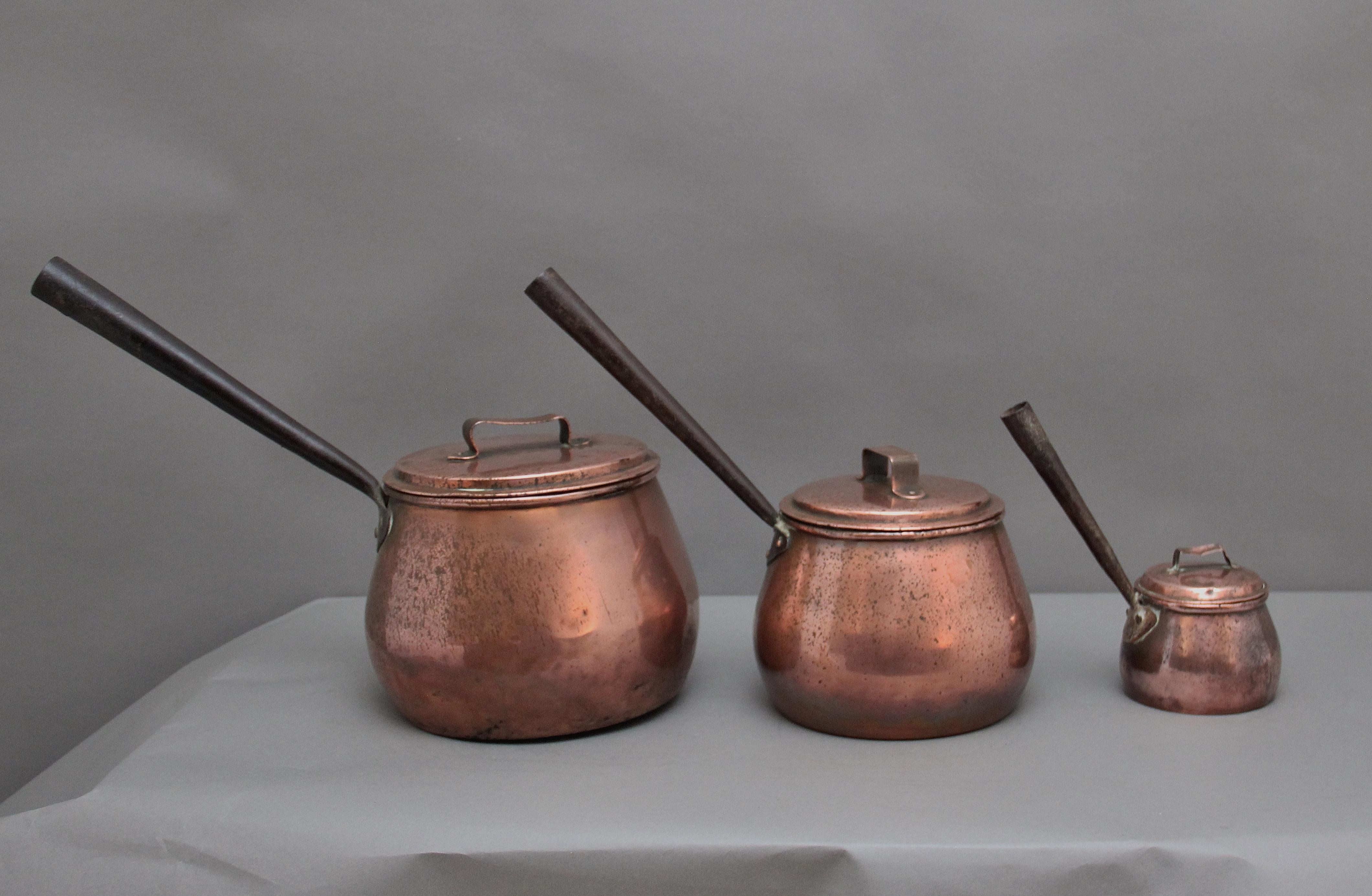 A set of three Victorian copper saucepans In Good Condition For Sale In Martlesham, GB