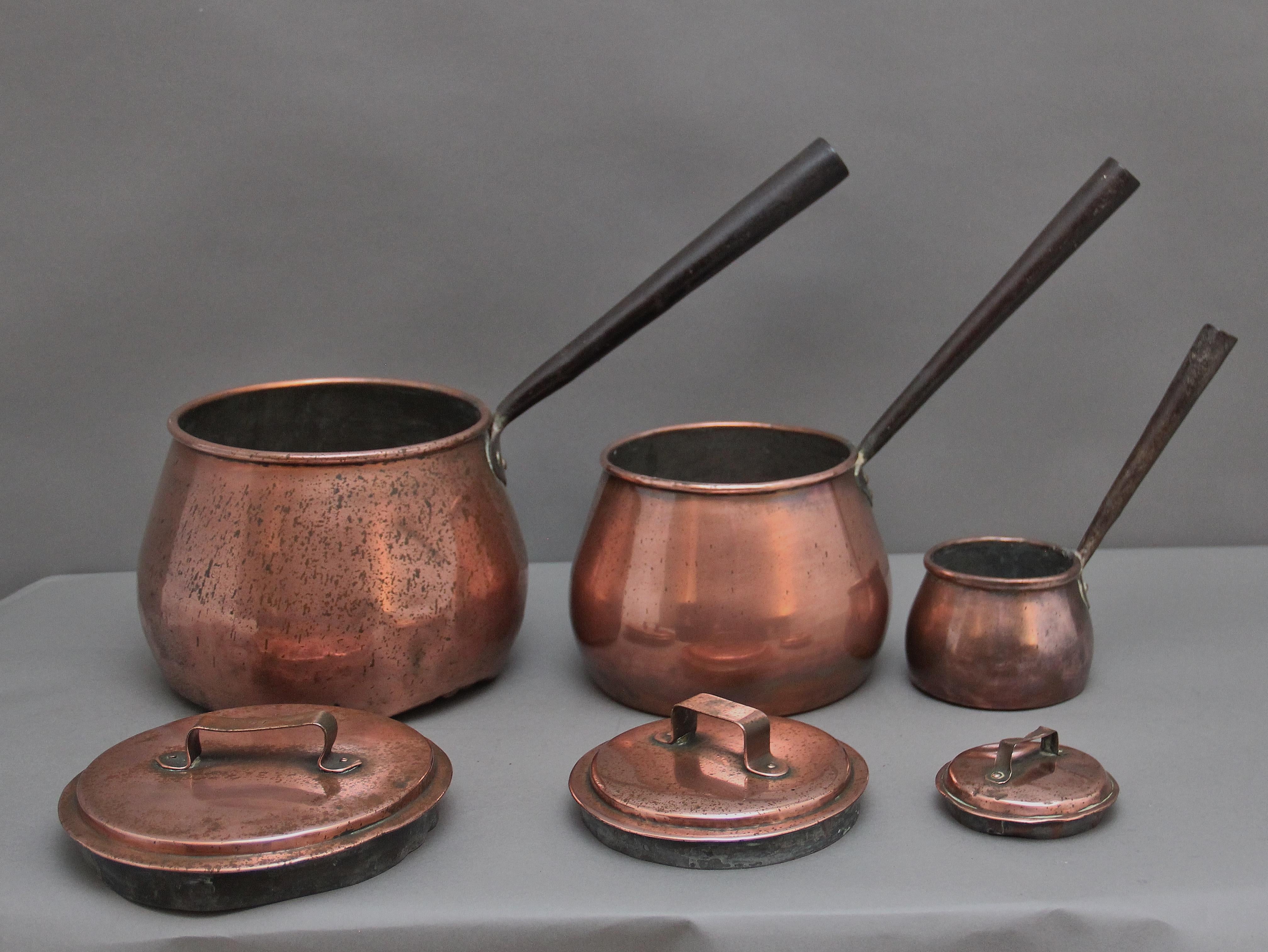 Copper A set of three Victorian copper saucepans For Sale