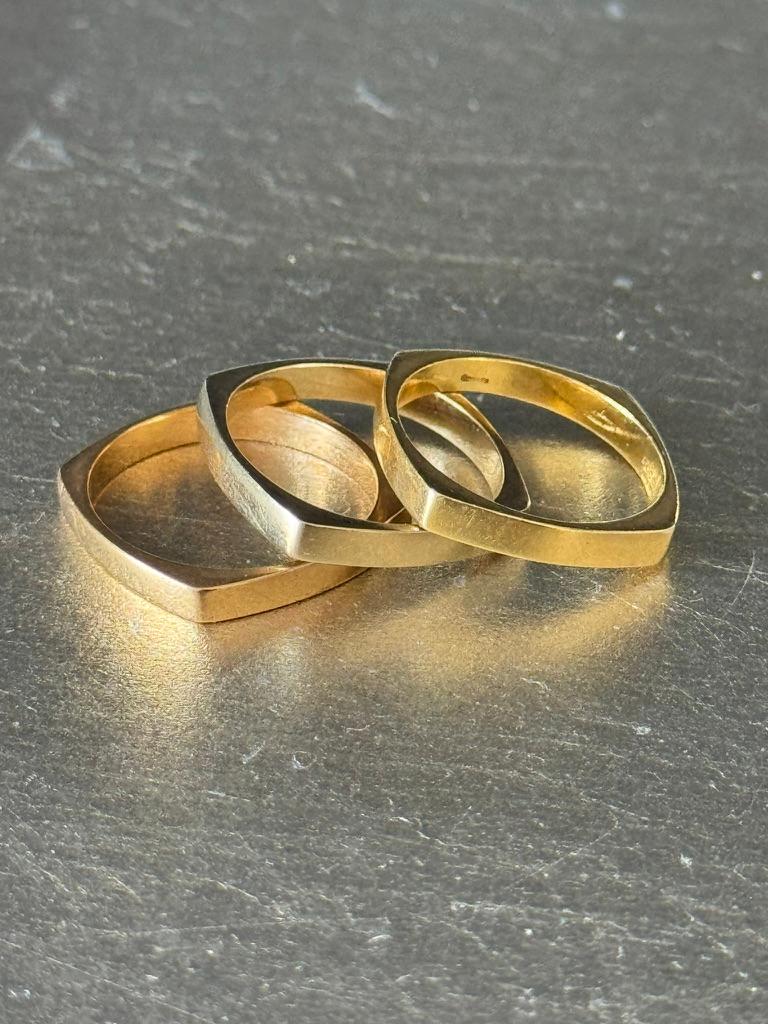 Ein Satz dreifarbiger Goldringe, von Gucci im Zustand „Gut“ im Angebot in New York, NY