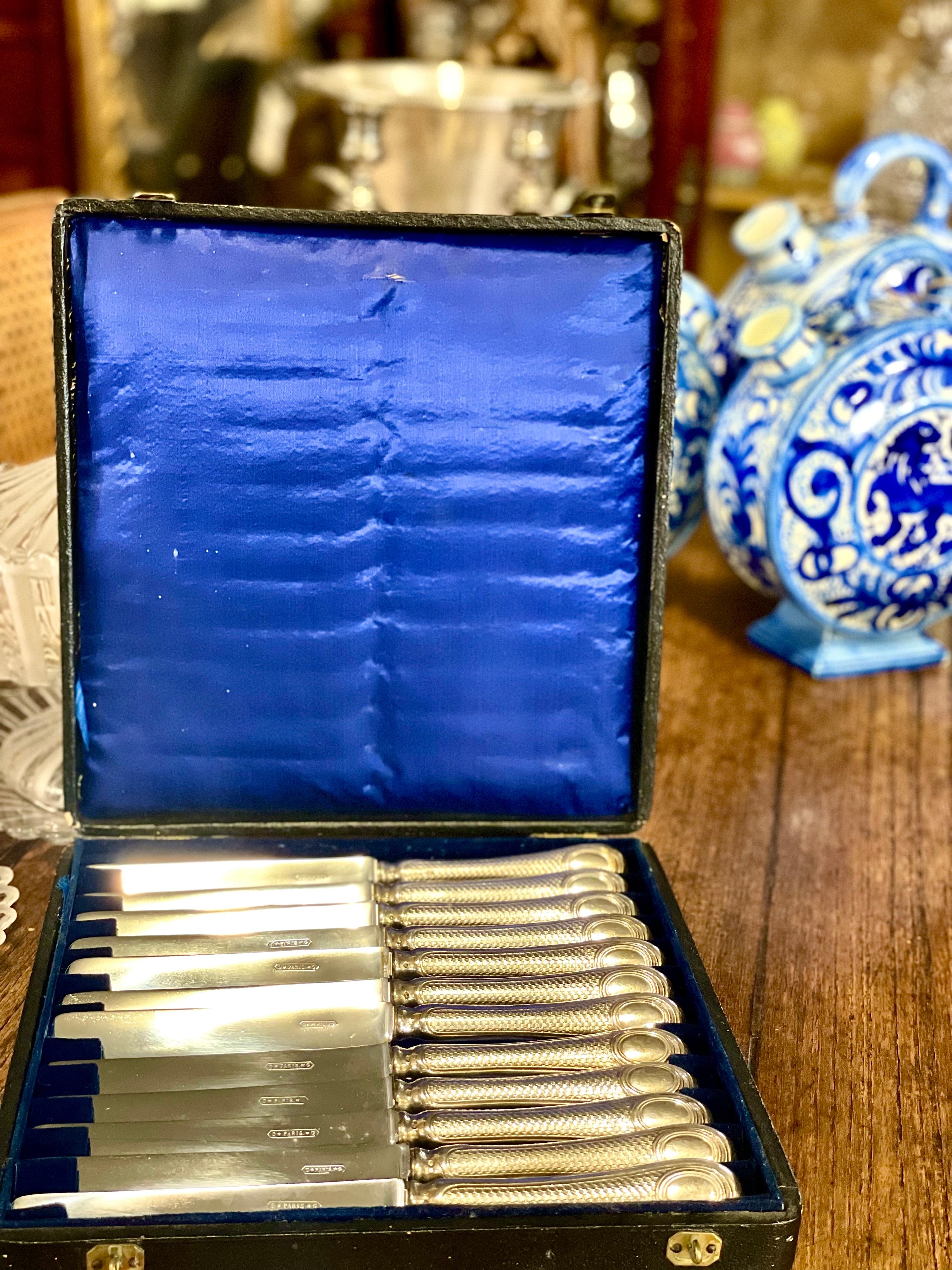 Set of Twelve Antique Sterling Silver 'Entremet' Knives For Sale 2