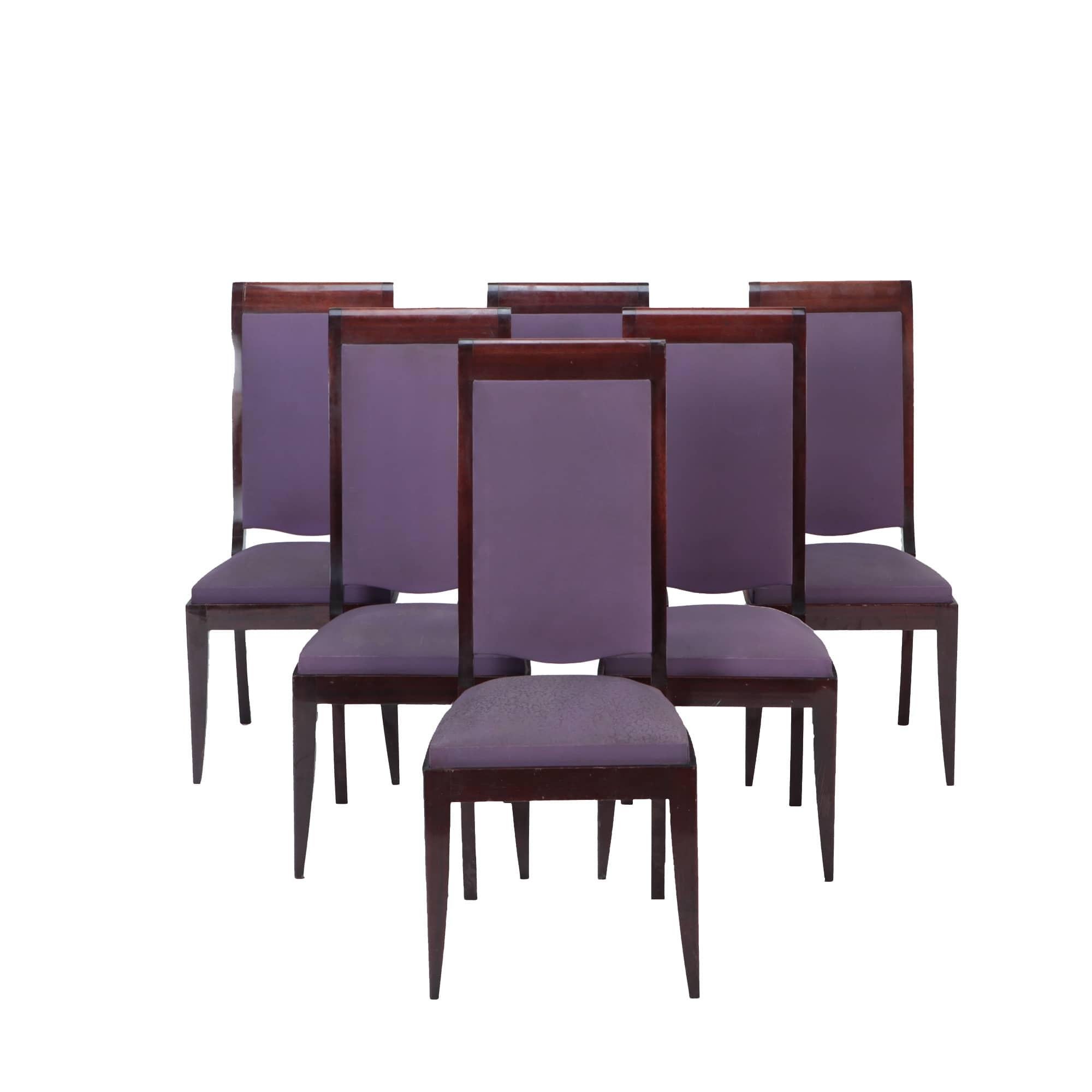 Ensemble de douze chaises de salle à manger à dossier haut en acajou français avec des pieds effilés carrés, vers 1930.