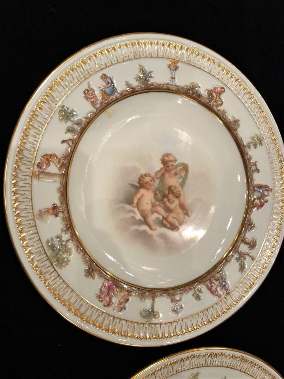 Satz von zwölf Meissen Porcelain Tellern mit Putten und himmlischen Szenen im Angebot 6