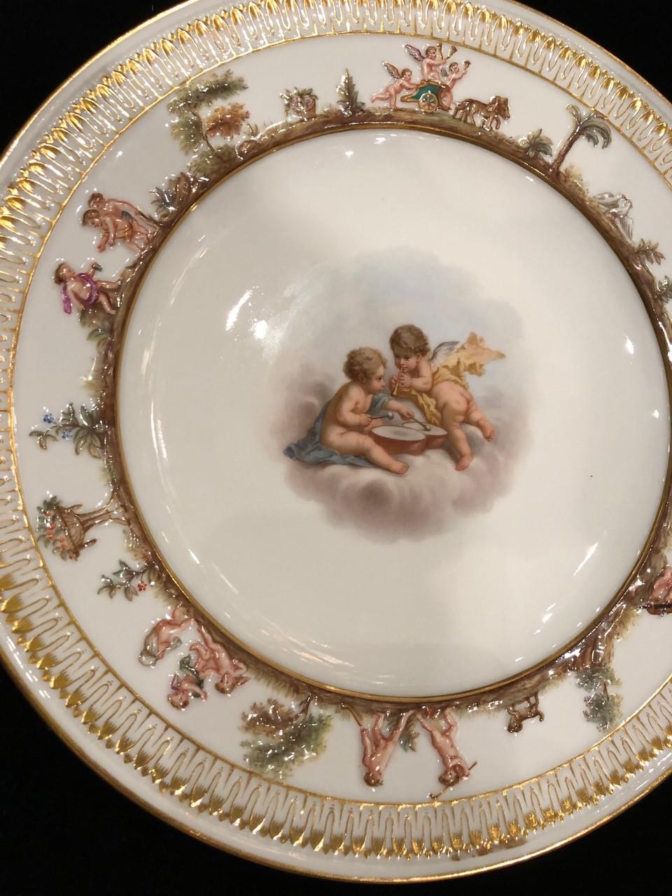 Satz von zwölf Meissen Porcelain Tellern mit Putten und himmlischen Szenen im Angebot 7
