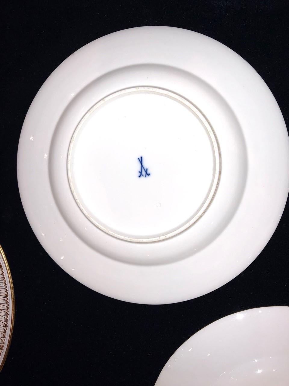 Juego de Doce Platos de Porcelana de Meissen con Putti y Escenas Celestiales en venta 11