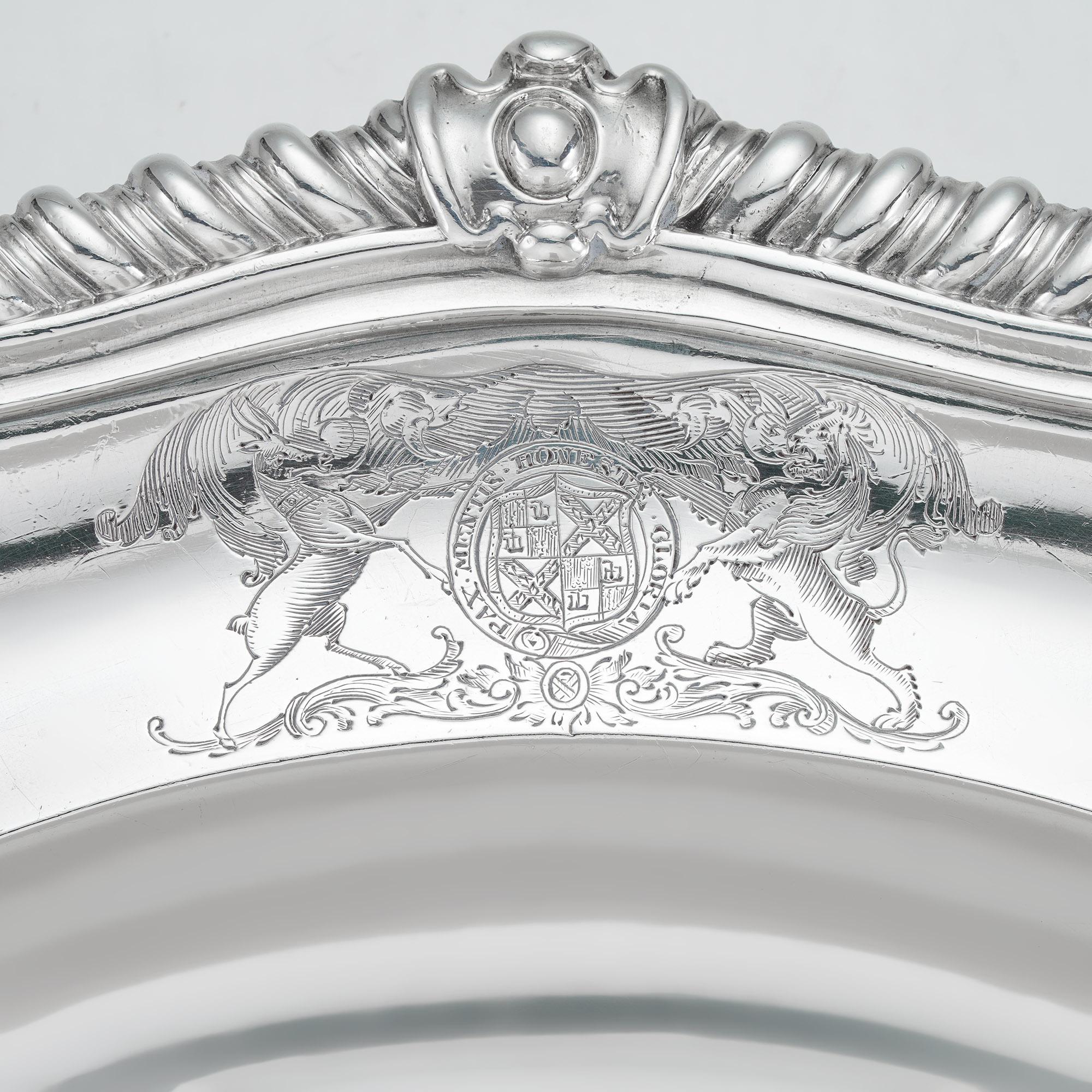Ein Set von zwölf Regency-Silber-Esstellern von Paul Storr im Angebot 1