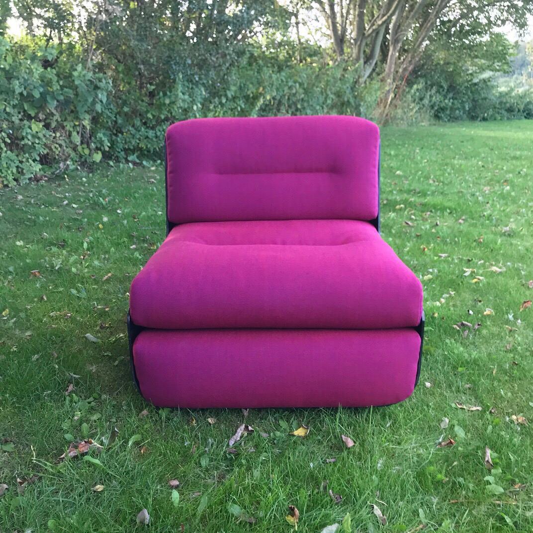 Italian Set of Two Bossa Lounge Chairs Designed by Bonetto and Stoppino New Upholstery For Sale