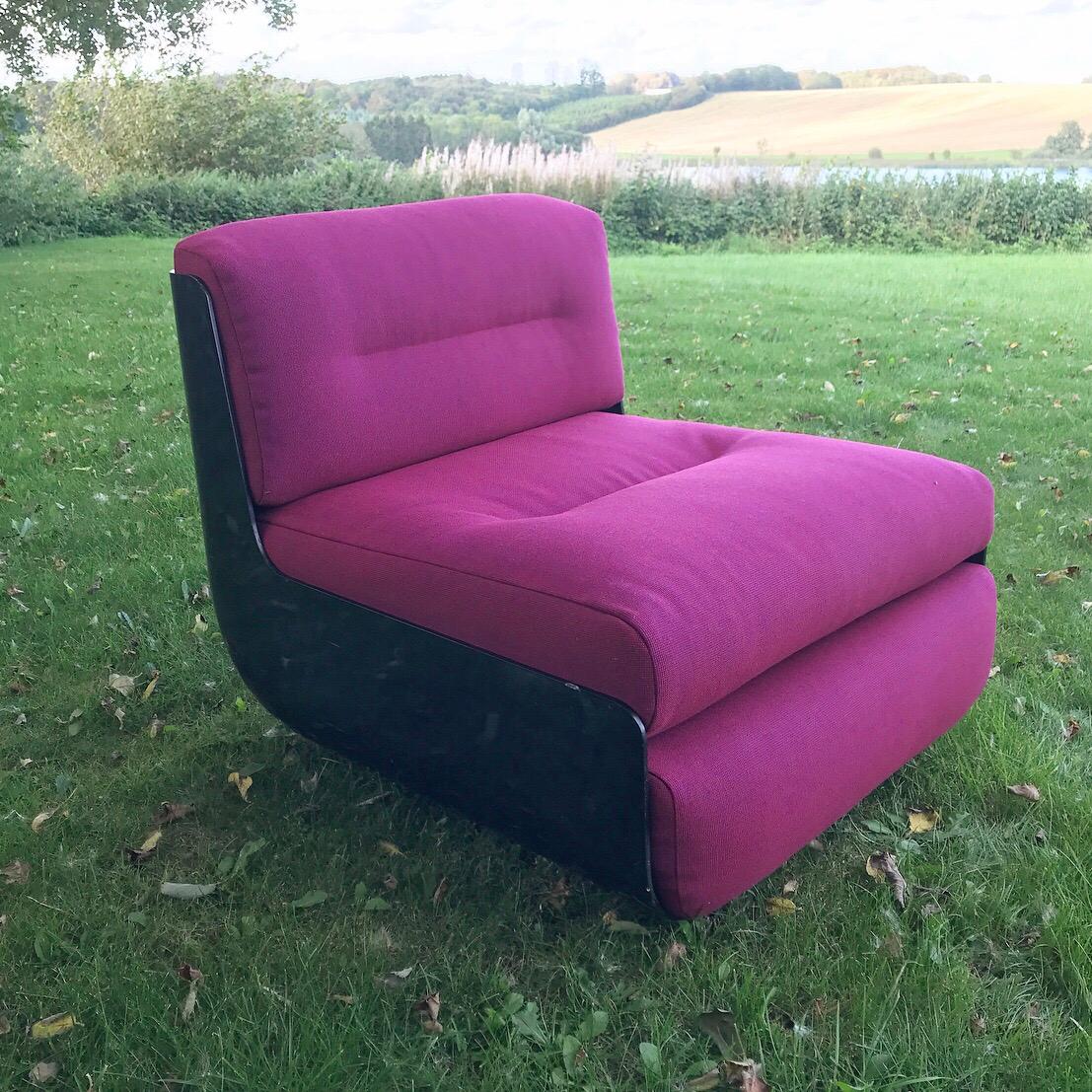 Late 20th Century Set of Two Bossa Lounge Chairs Designed by Bonetto and Stoppino New Upholstery For Sale