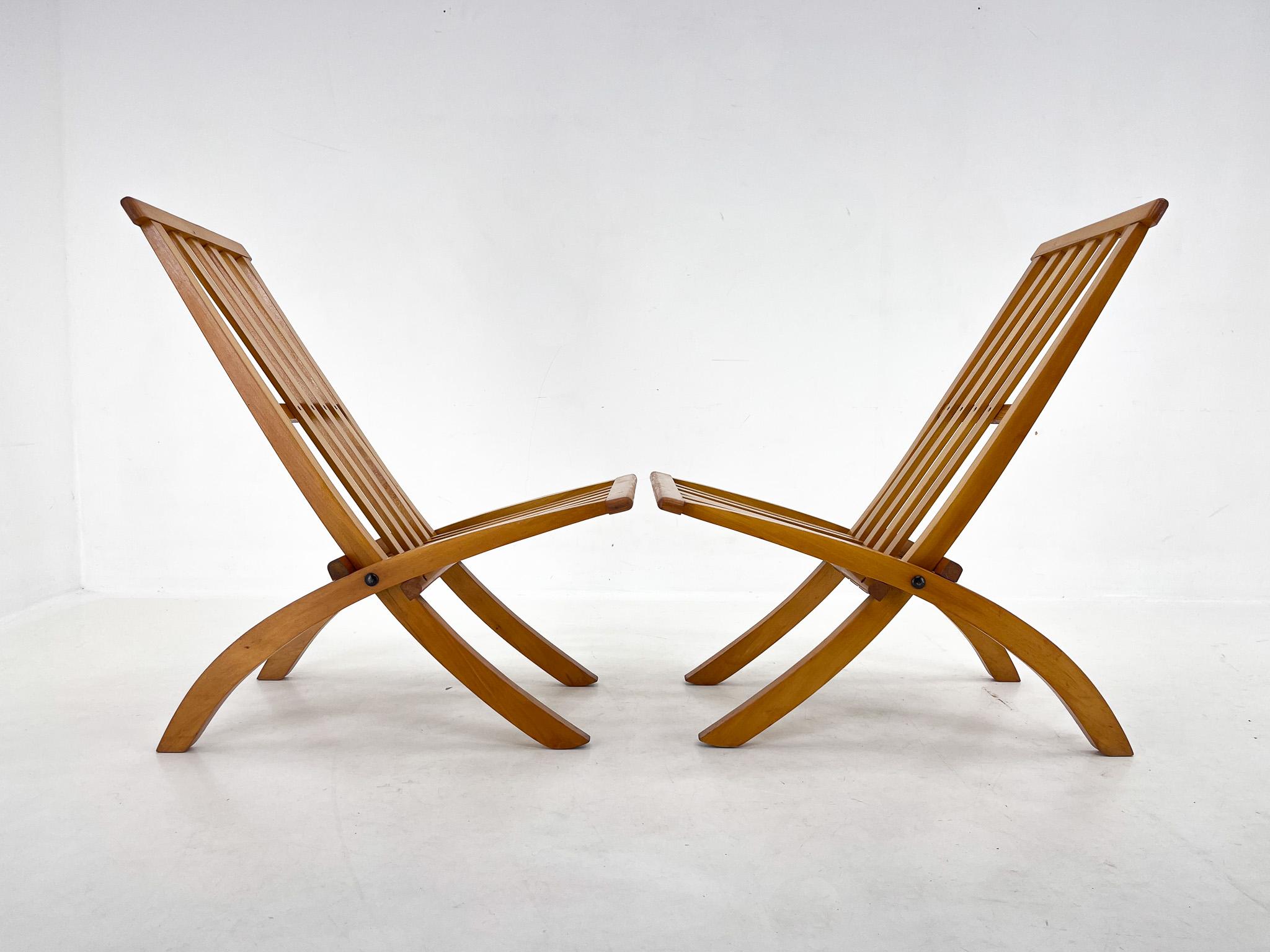 A set of two folding chairs made of beech wood designed by arch. Otto Rothmayer For Sale 5