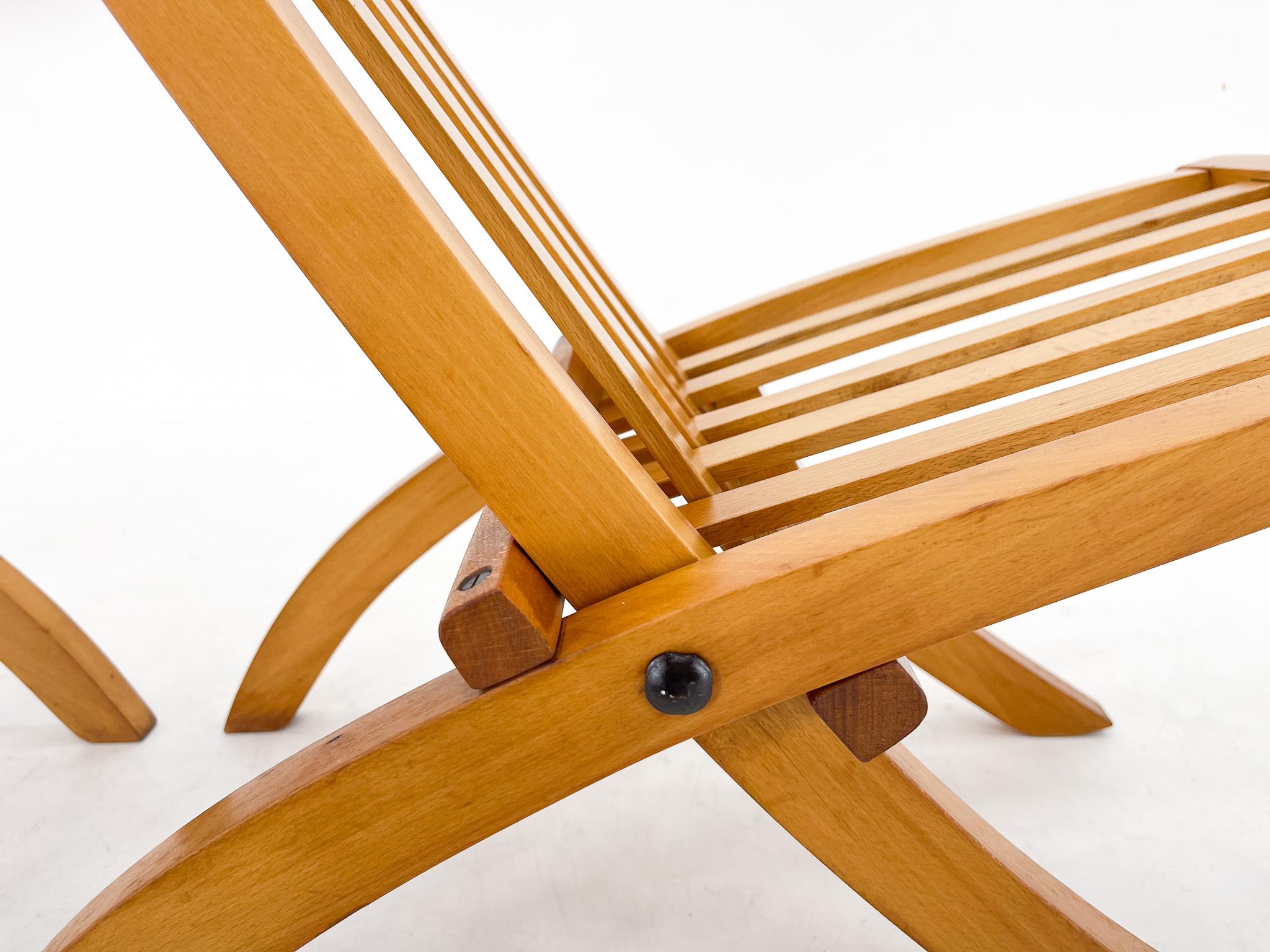 A set of two folding chairs made of beech wood designed by arch. Otto Rothmayer For Sale 7