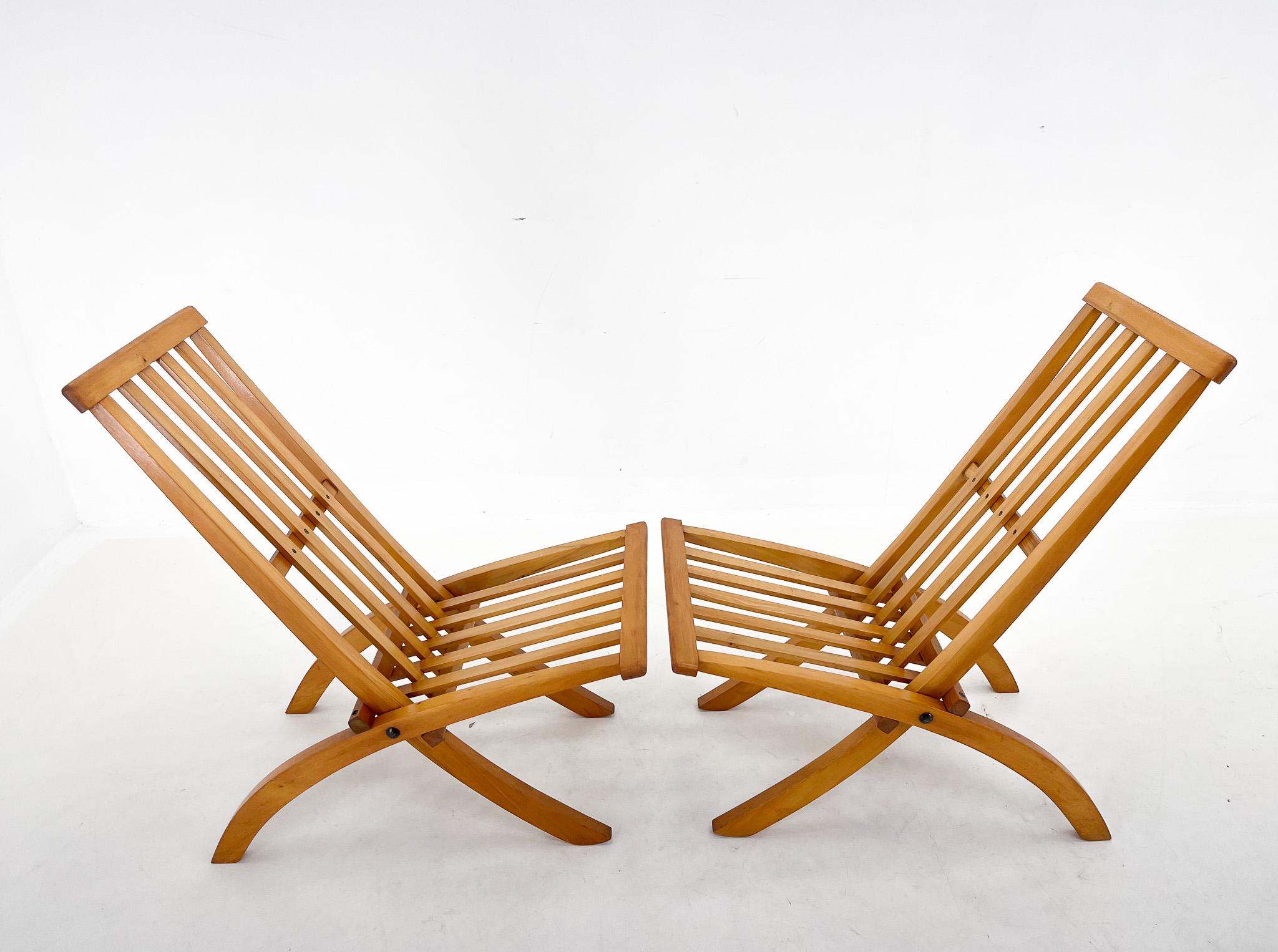 Set of two foldable chairs made of beech wood. The chairs were designed by an architect Ott Rothmayer in the first half of 20th century.
