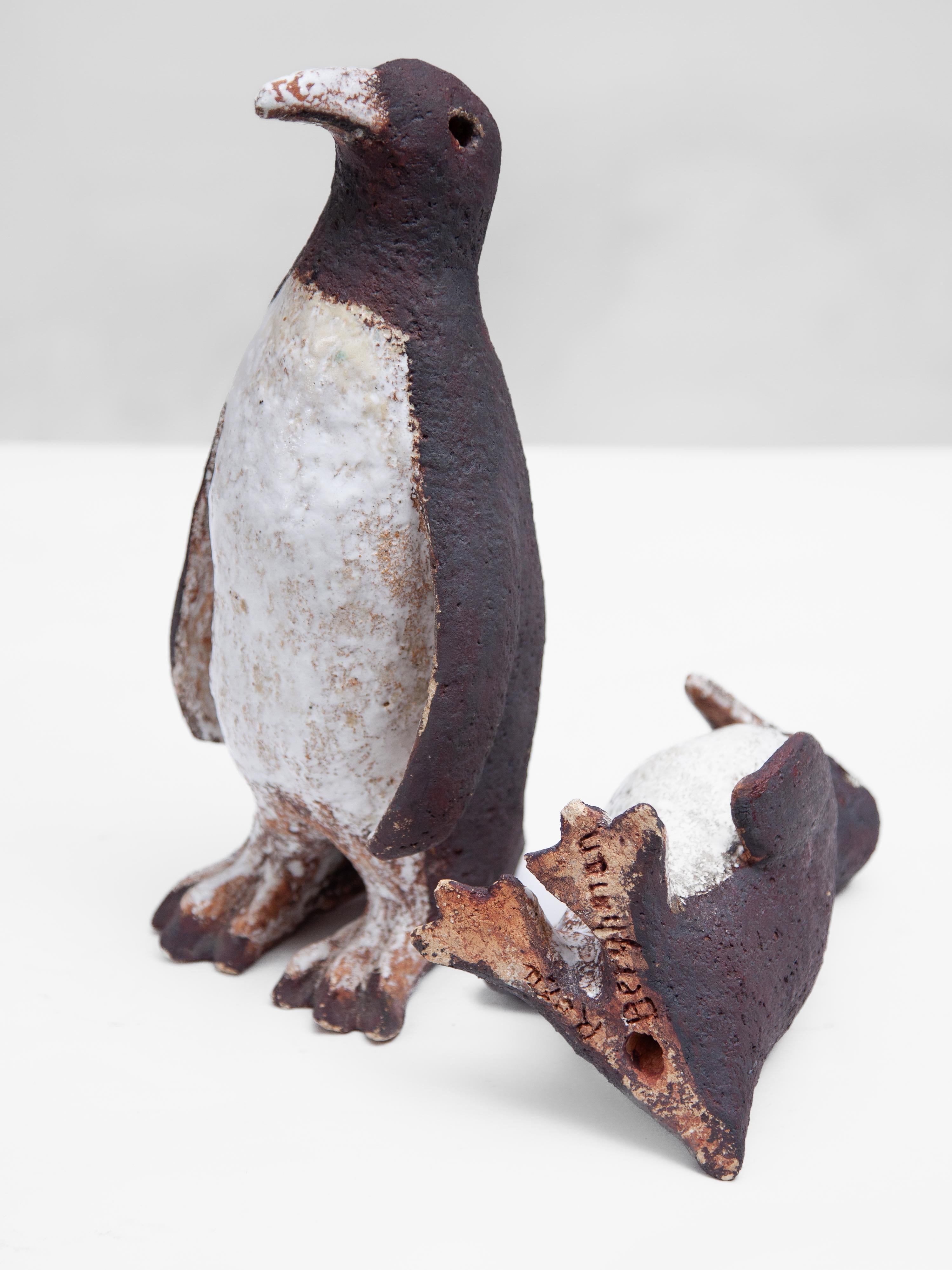 Metà XX secolo Set di due sculture di pinguini firmate, anni '60 in vendita