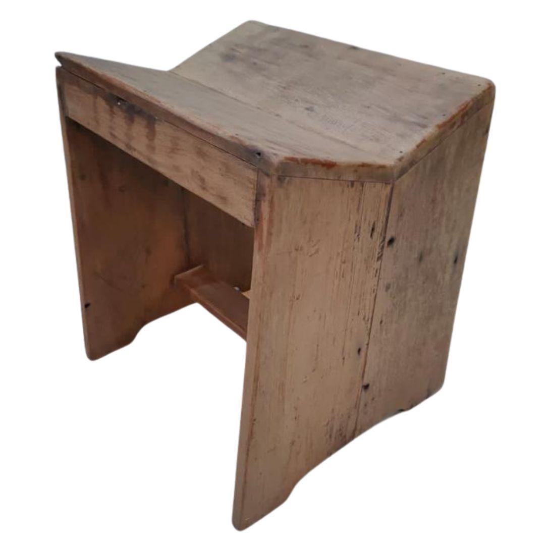Mid-Century Modern Ensemble de deux tabourets de couture PJ-SI-68-A par Pierre Jeanneret, fabriqué en Inde, années 1950 en vente