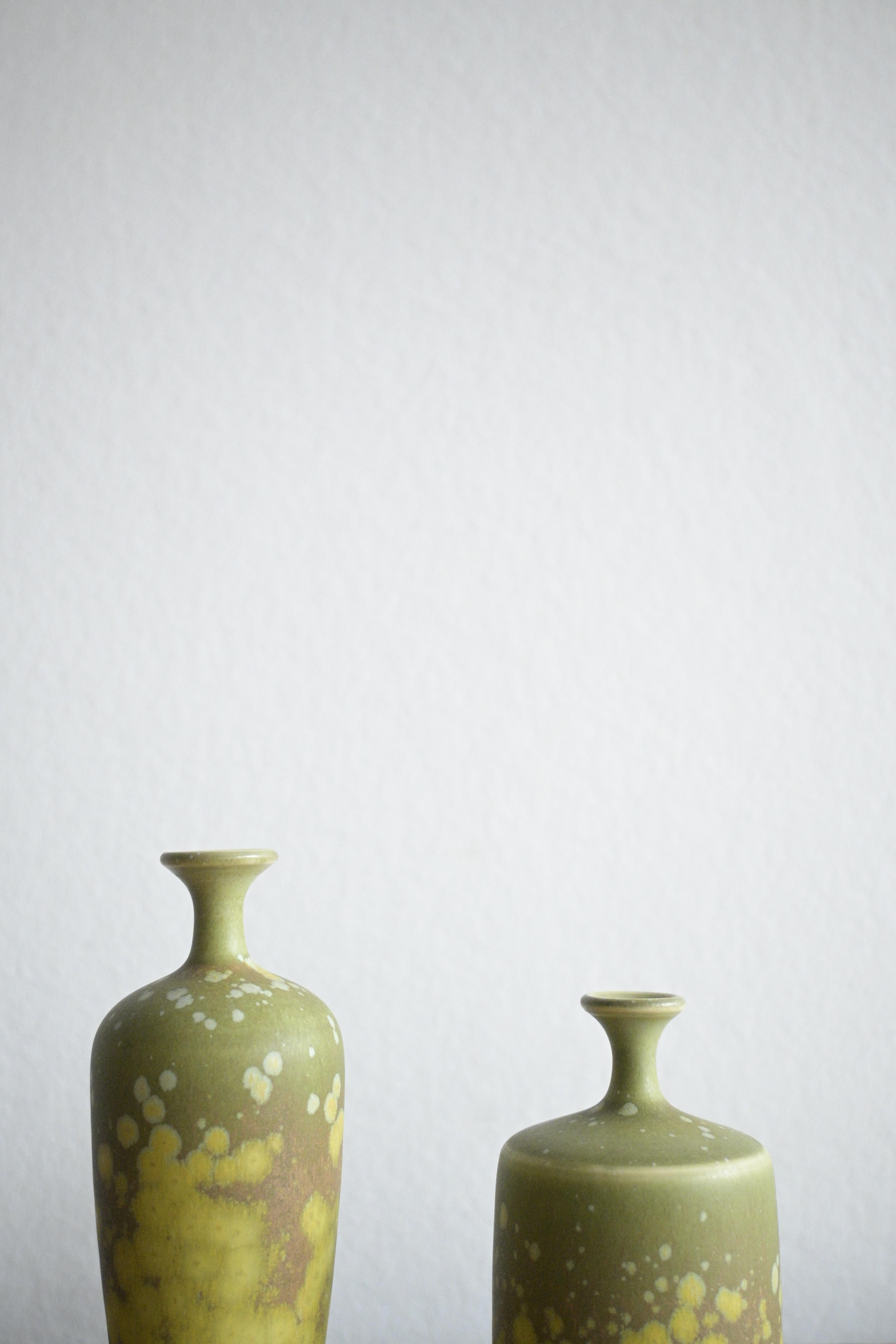 Scandinavian Modern A set of two small vases by Rolf Palm, Sweden 1960 For Sale