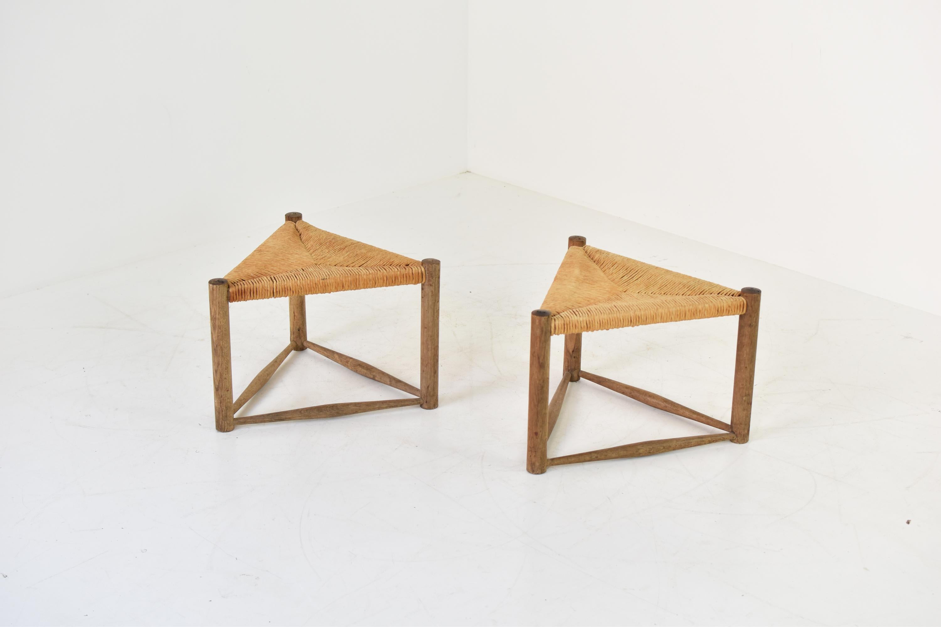Set of Two Triangle Shaped Stools Attr. Charlotte Perriand, France, 1950s In Good Condition In Antwerp, BE