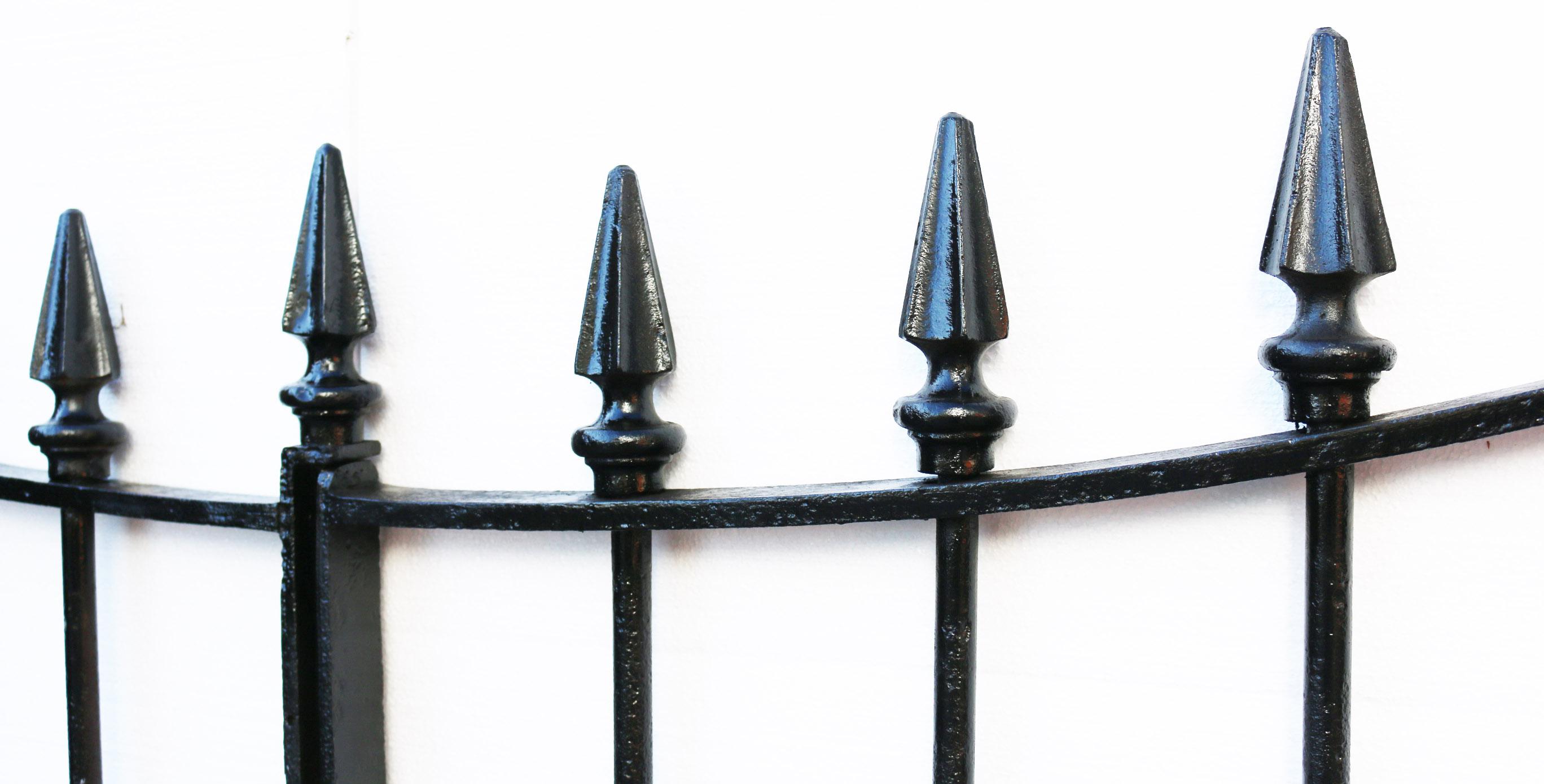 Set of Victorian Wrought Iron Driveway Gates In Good Condition For Sale In Wormelow, Herefordshire
