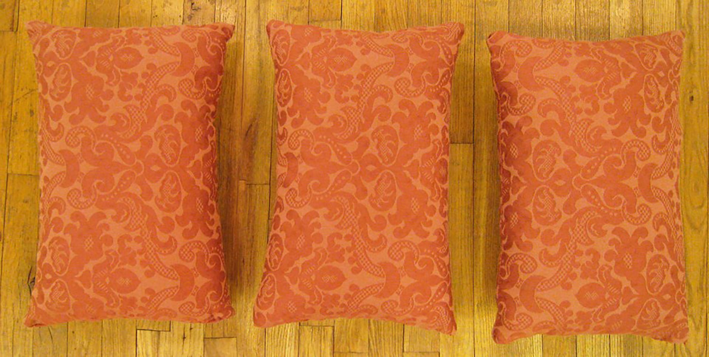 Set of Vintage French Pillows; size 1'8” x 1'2”

A vintage decorative pillow with art deco motif in a rose central field, size 1'8” x 1'2”. This lovely decorative pillow features a vintage fabric of a French pillow on front and back which is