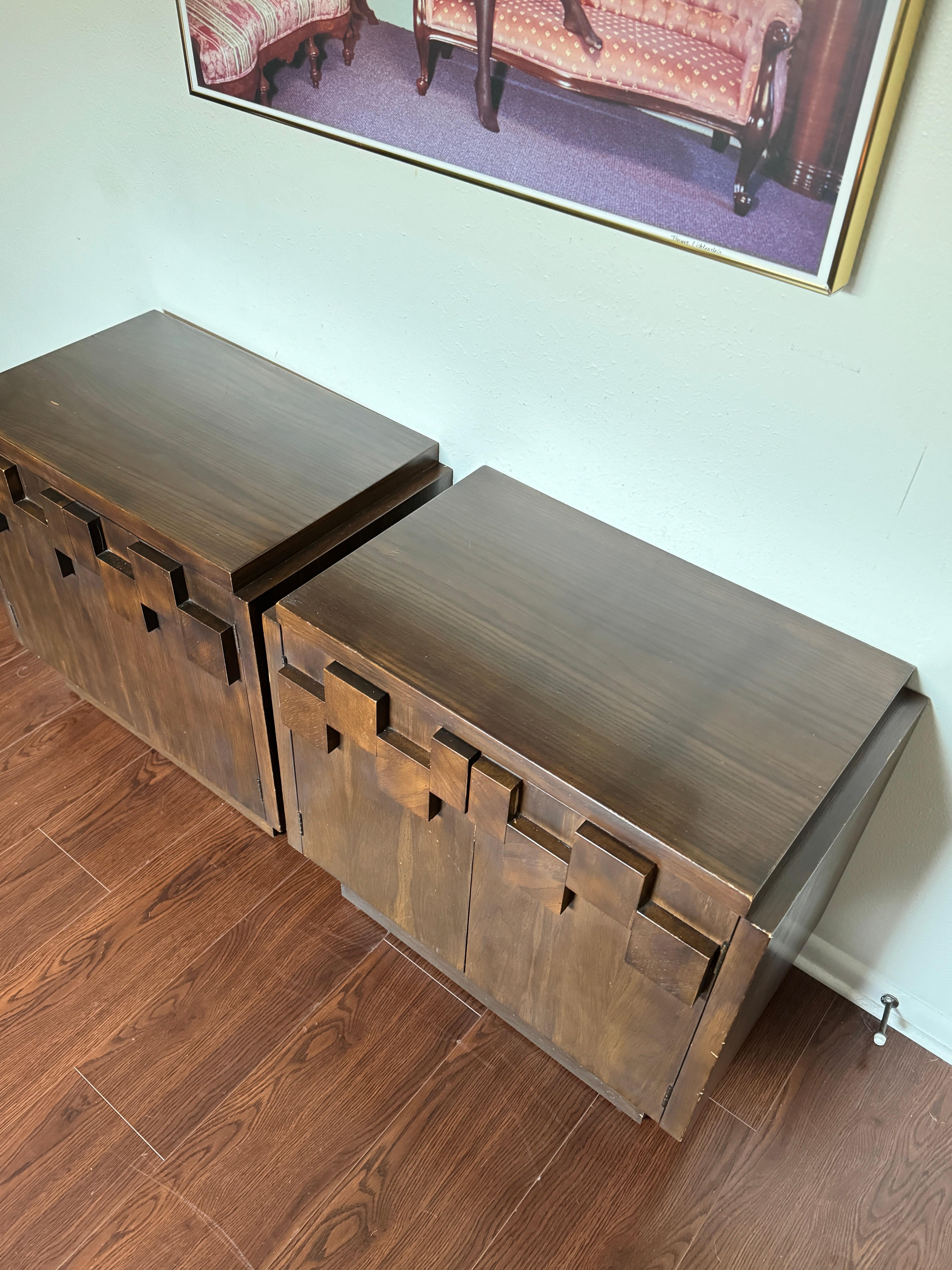 A set of vintage mid century modern nighstands by Lane Furniture, circa 1970s 3