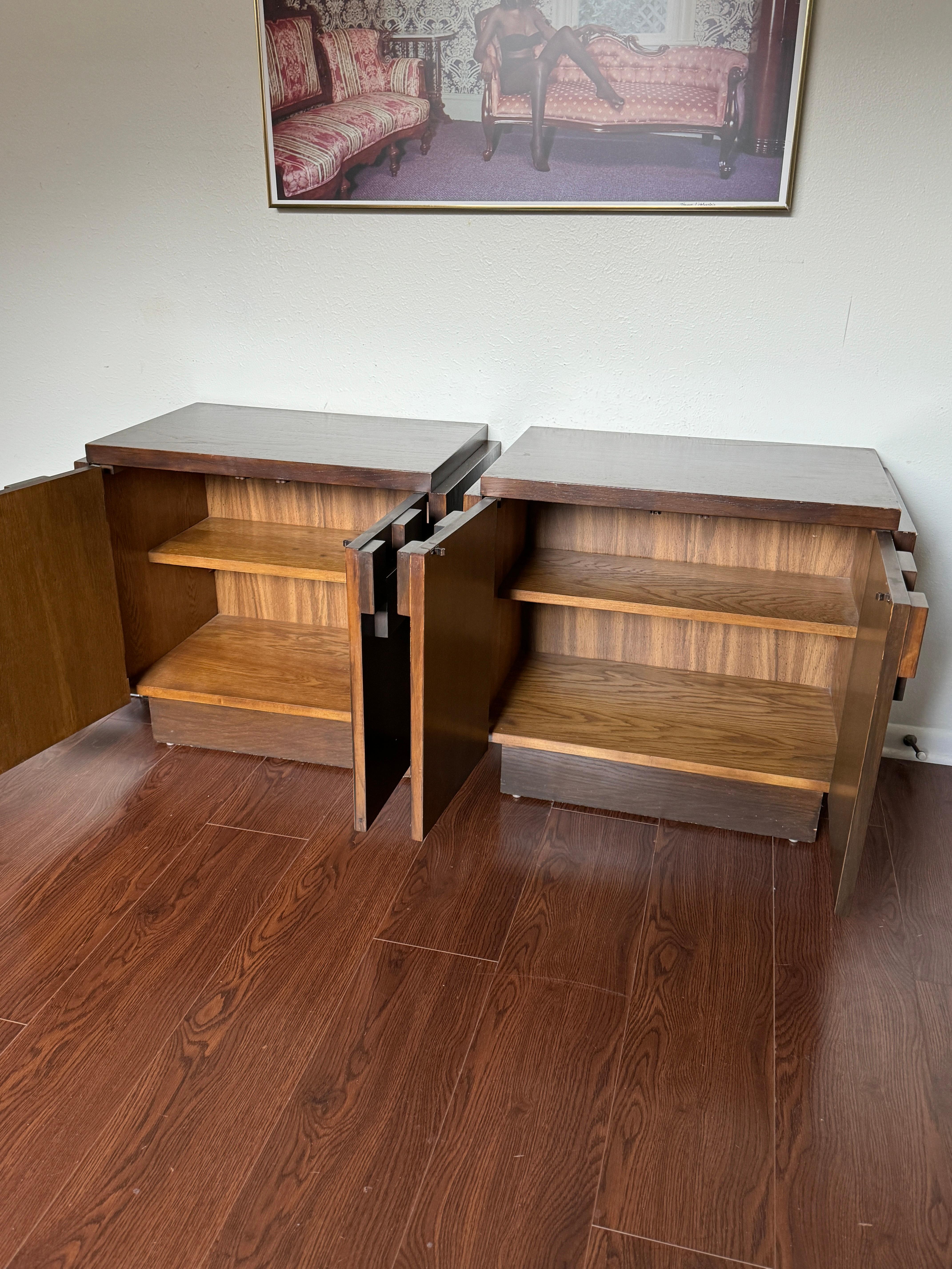 A set of vintage mid century modern nighstands by Lane Furniture, circa 1970s 4