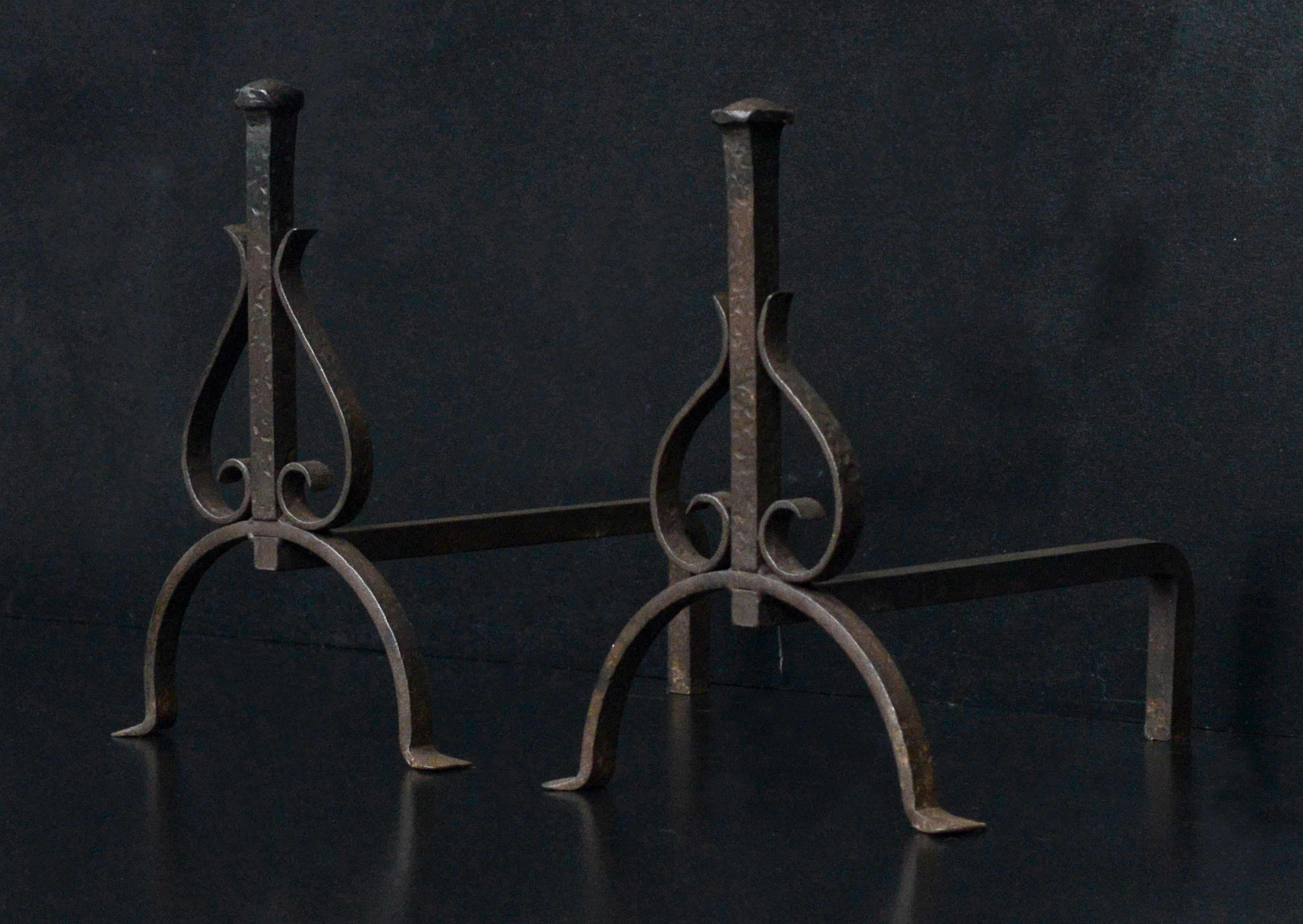 A set of wrought iron firedogs. The arched feet surmounted by straight shafts and scroll work. French. (Could be polished if required).

Measures: Height: 385 mm 15 ?