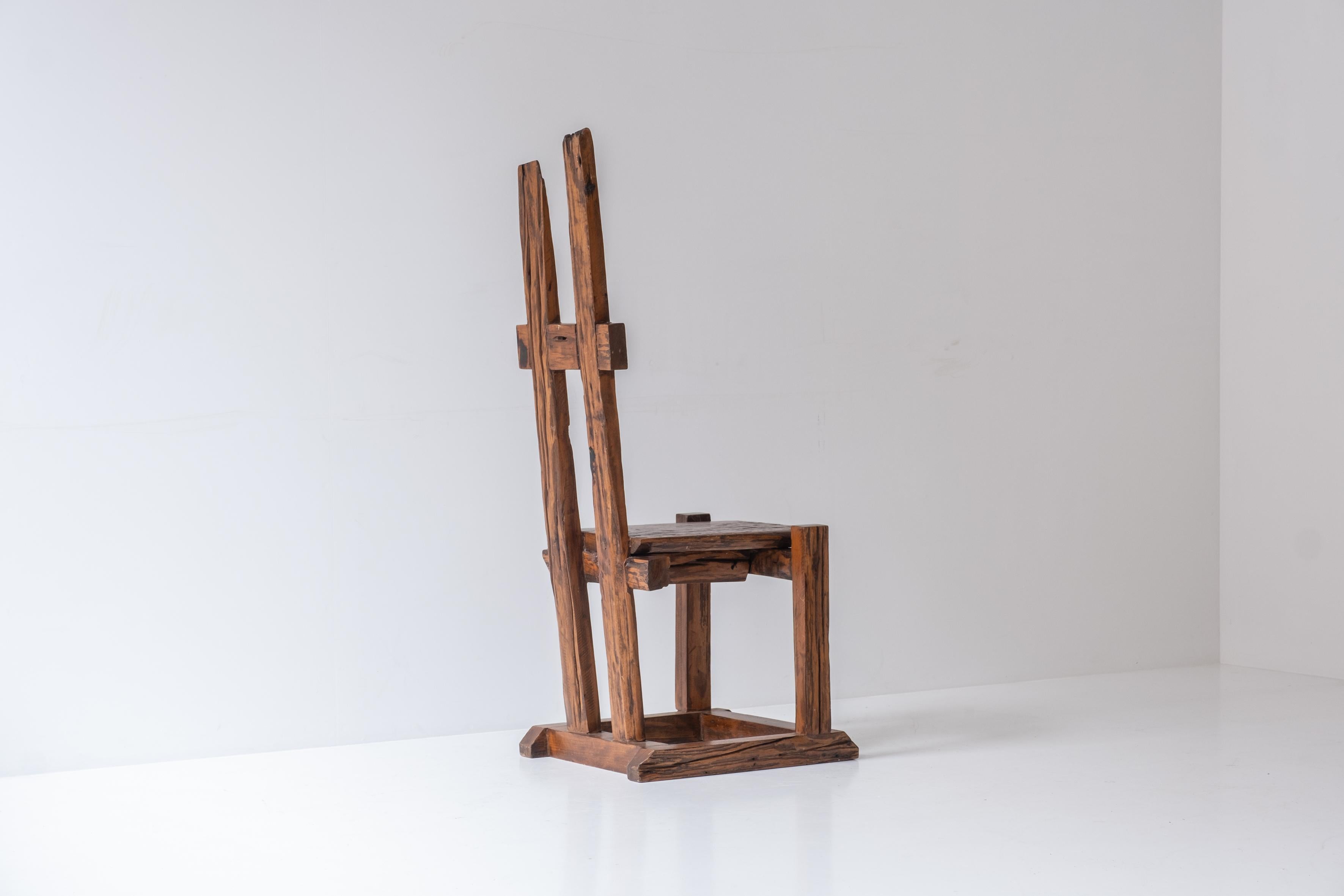 Ein Satz primitiver Stühle mit hoher Rückenlehne, entworfen und hergestellt in den 1950er Jahren (Holz) im Angebot