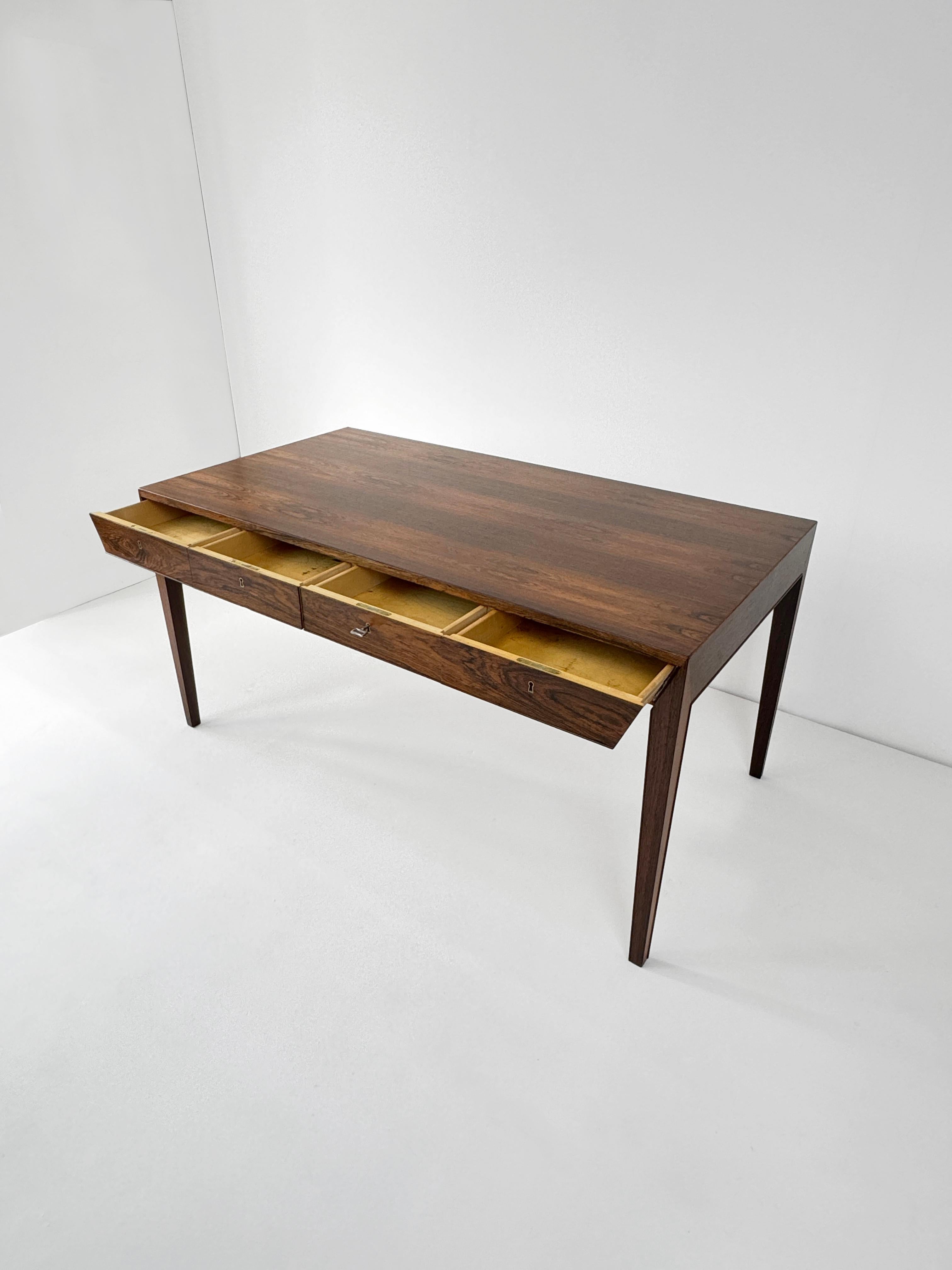 Danois Bureau en bois de rose de Severin Hansen, pour Haslev Mobelsnedkeri Danemark, années 1950
