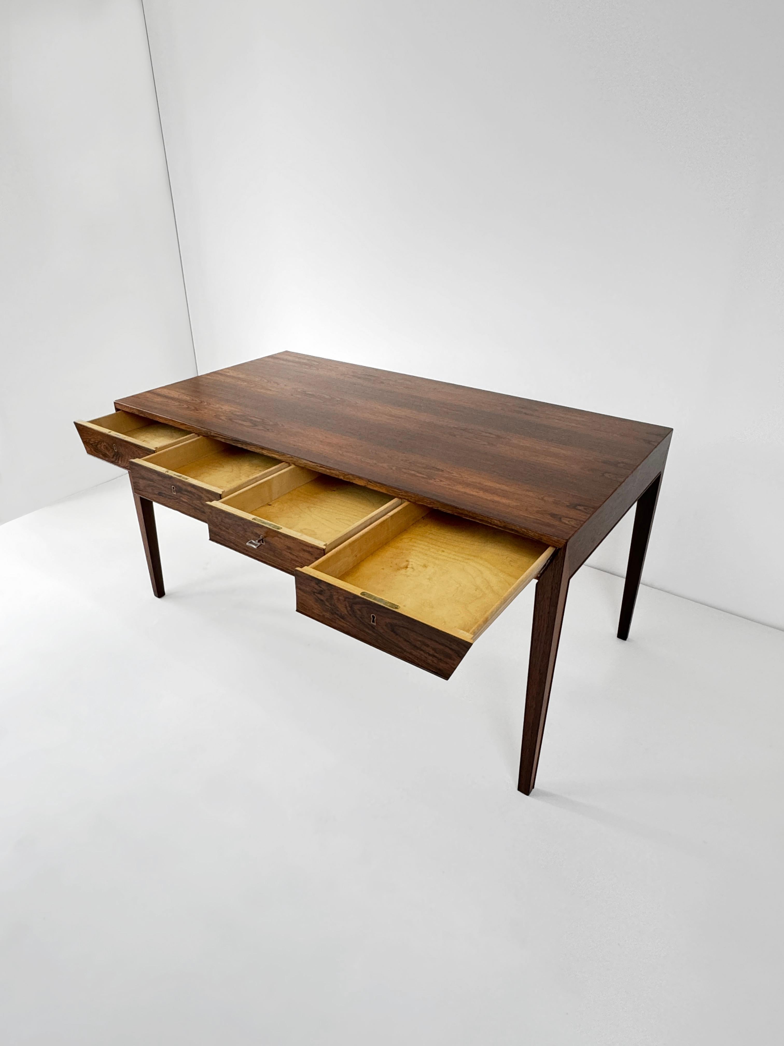 Bois de rose Bureau en bois de rose de Severin Hansen, pour Haslev Mobelsnedkeri Danemark, années 1950