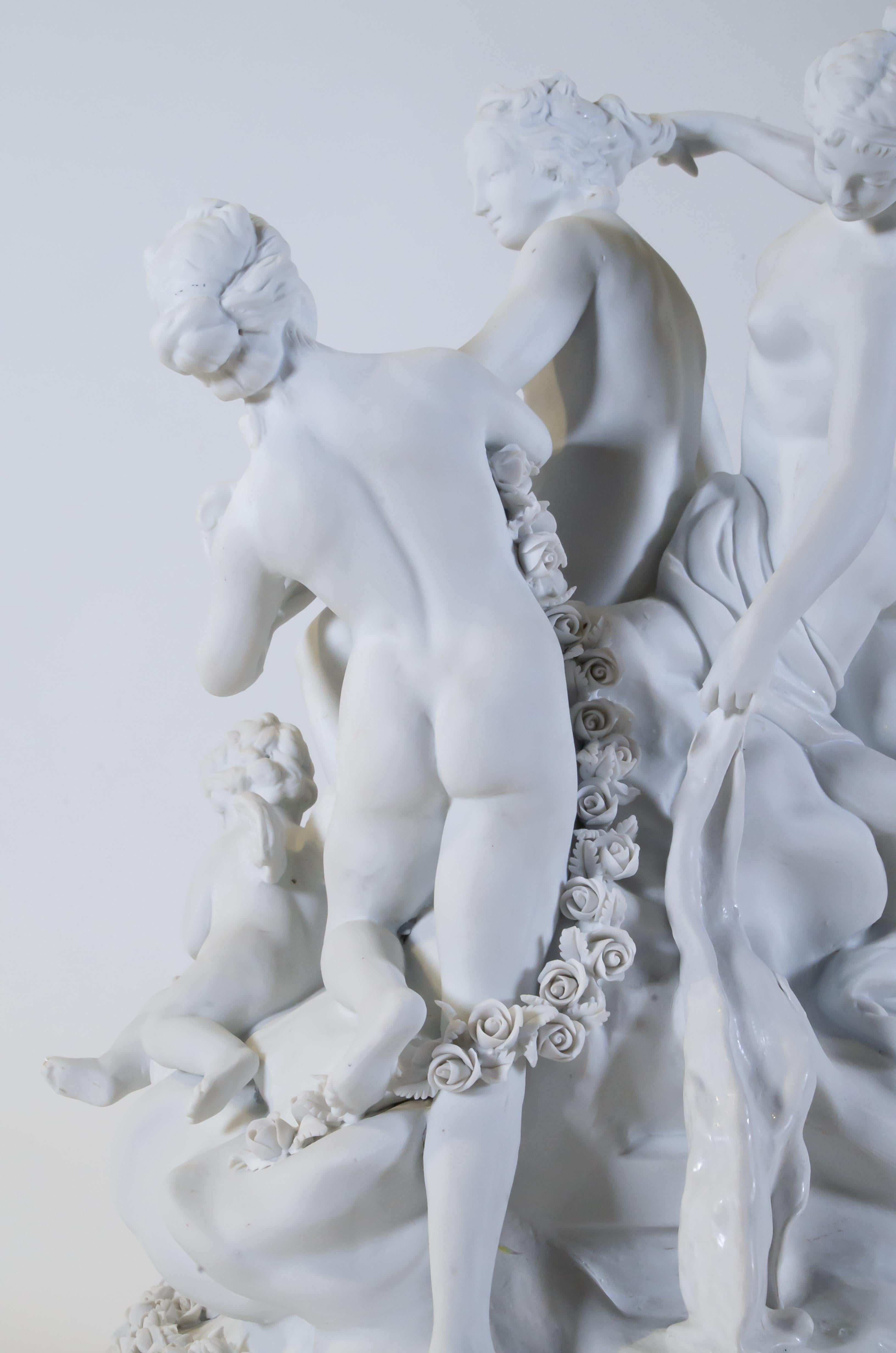 Neoklassizistische Sevres-Porzellangruppe einer Jungfrau und ihrer Begleiter aus Biskuit im Zustand „Gut“ im Angebot in New York, NY