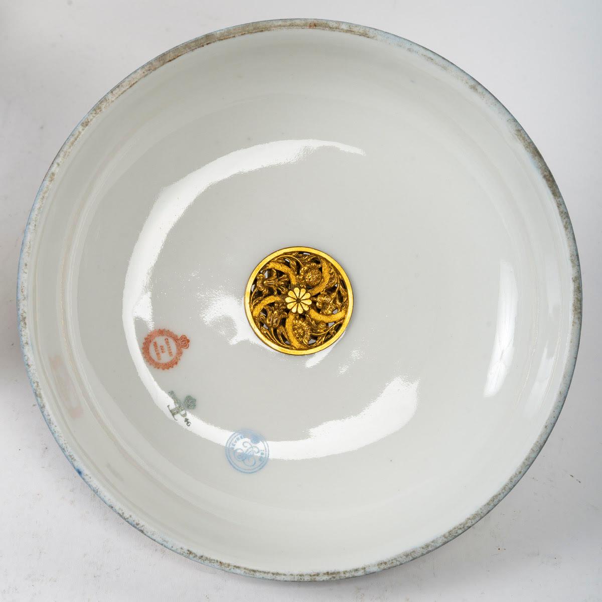 Bronzo Bonbonnière di Sèvres in porcellana e bronzo dorato, XIX secolo. in vendita