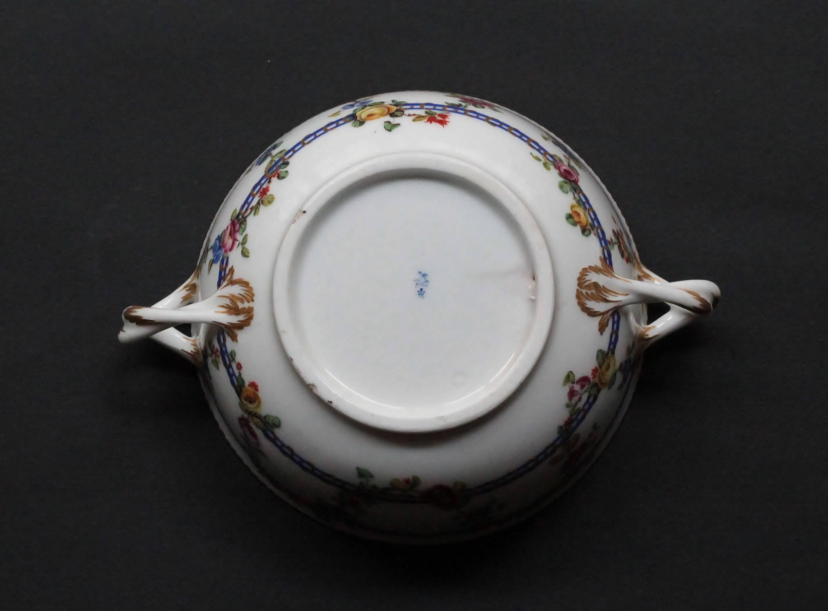 Sevres Porcelain Circular Ecuelle, Cover and Stand, circa 1760-1765 In Excellent Condition In Paris, FR