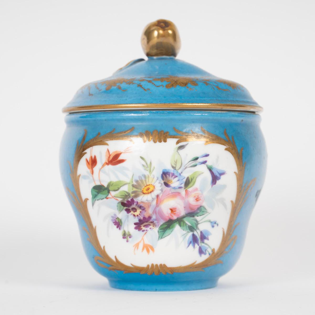 A Sèvres Porcelain Tea or Coffee Service, 19th Century, Napoleon III Period. 6