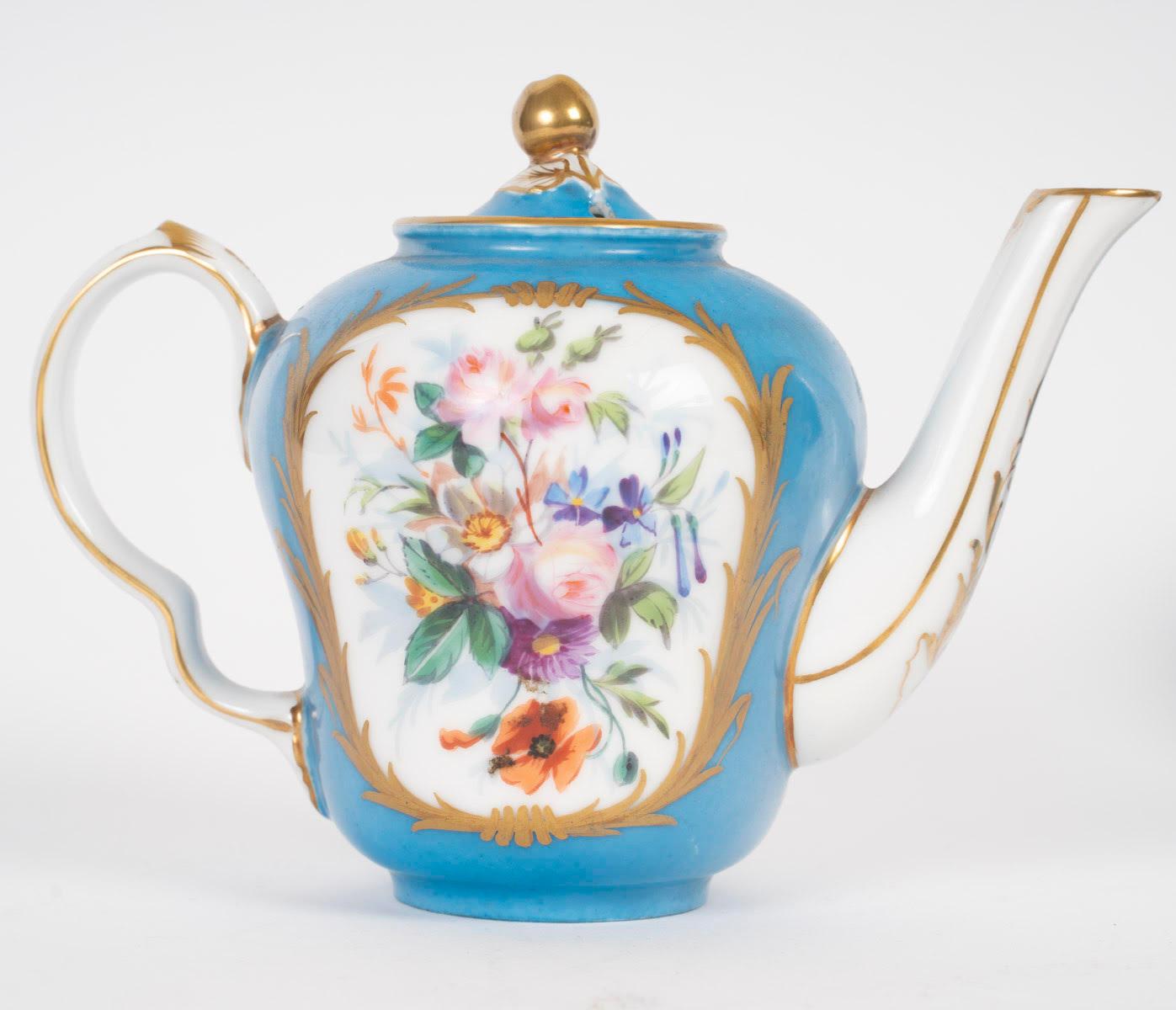 A Sèvres Porcelain Tea or Coffee Service, 19th Century, Napoleon III Period. 3