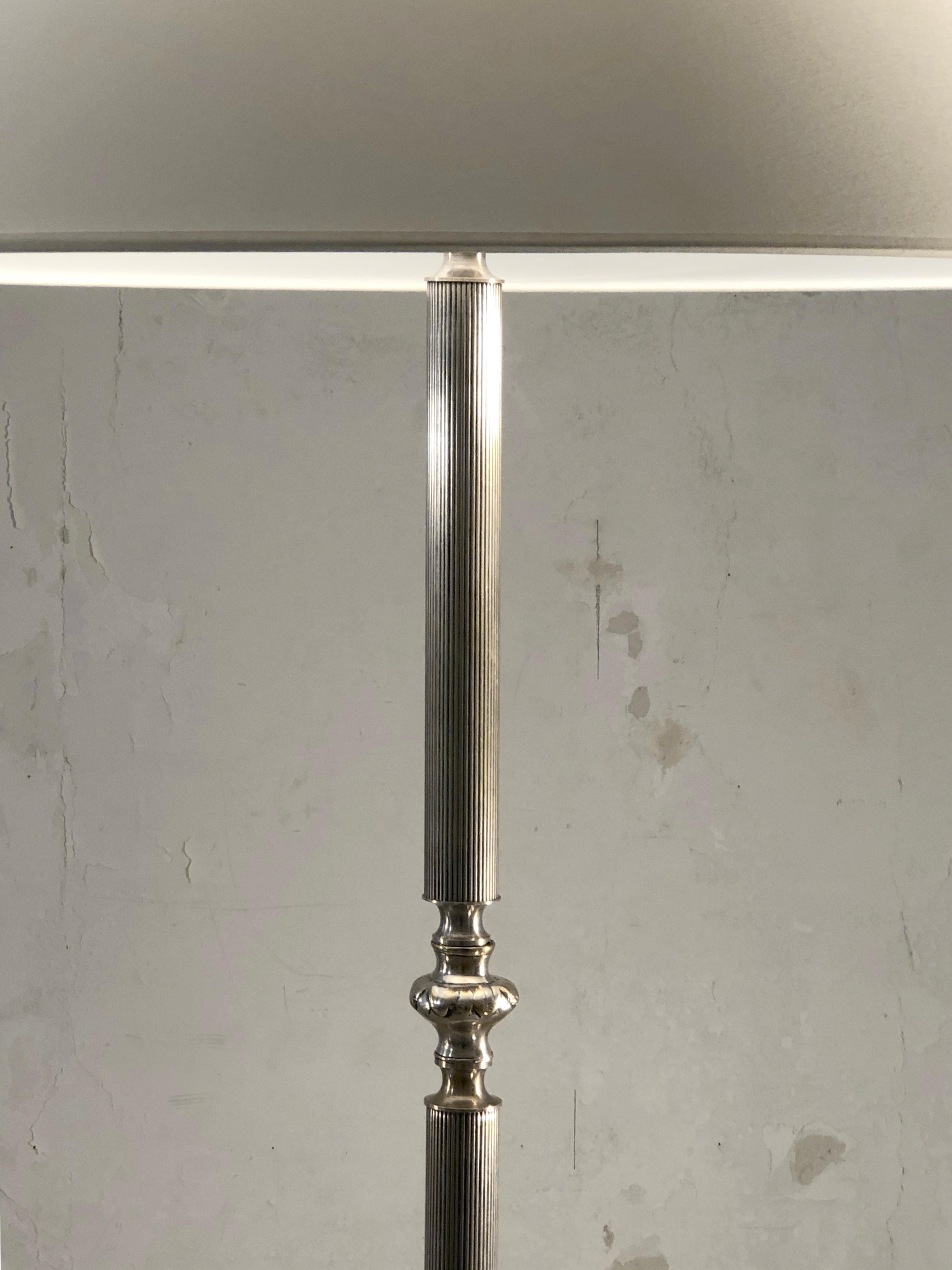 A SHABBY-CHIC Luxurious NEOCLASSICAL Silvered Bronze FLOOR LAMP, France 1970 For Sale 1