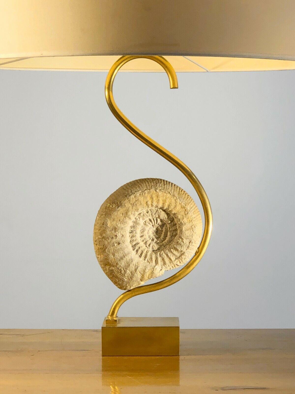Français A SHABBY-CHIC NEO-CLASSICAL TABLE LAMP, dans le style de MARIA PERGAY France 1970 en vente