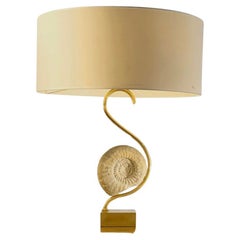 A SHABBY-CHIC NEO-CLASSICAL TABLE LAMP, dans le style de MARIA PERGAY France 1970