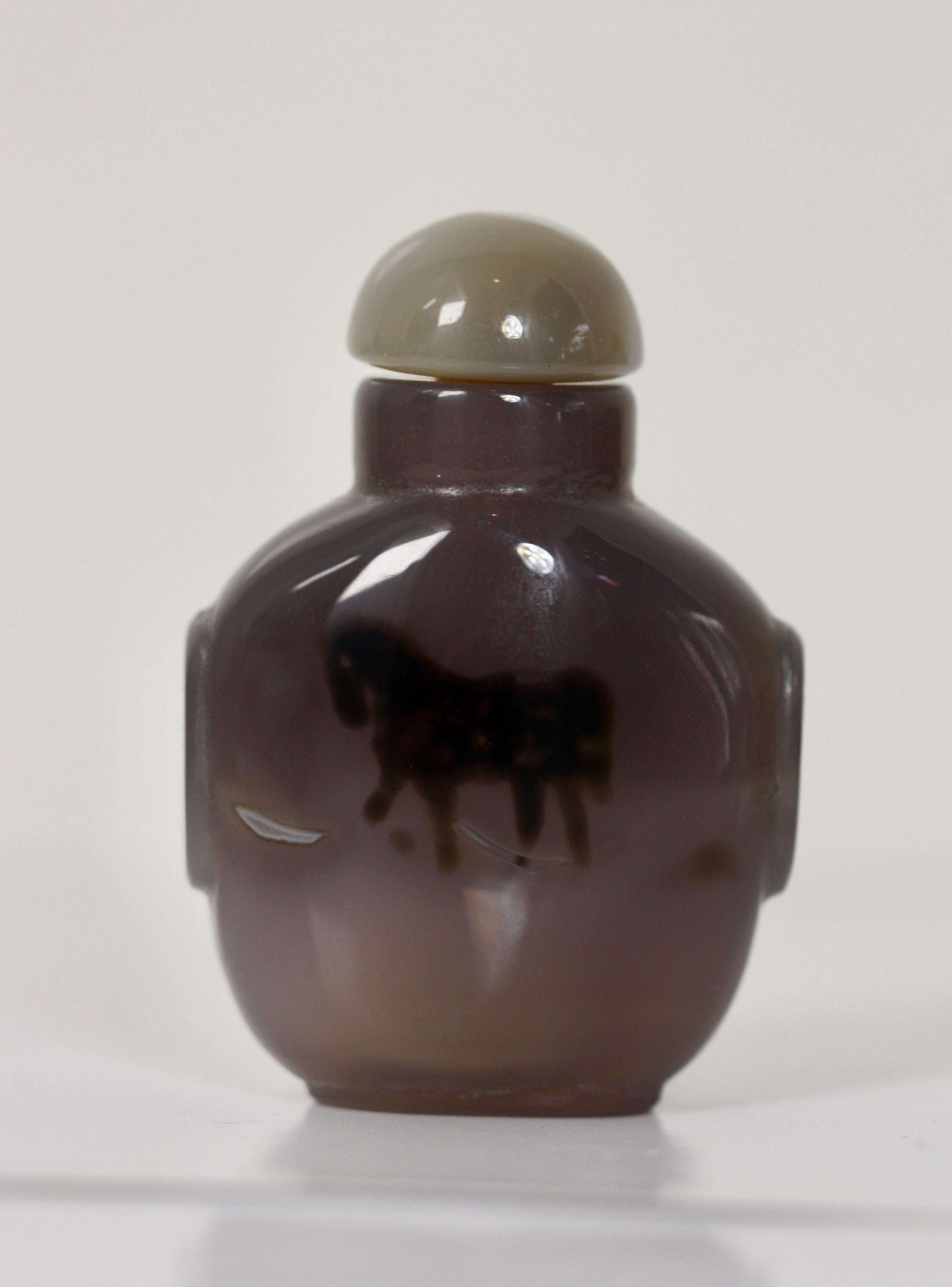 A Shadow Agate 'Horse' Snuff Bottle Chinese, Qing Dynasty 19th Century, For Sale 1