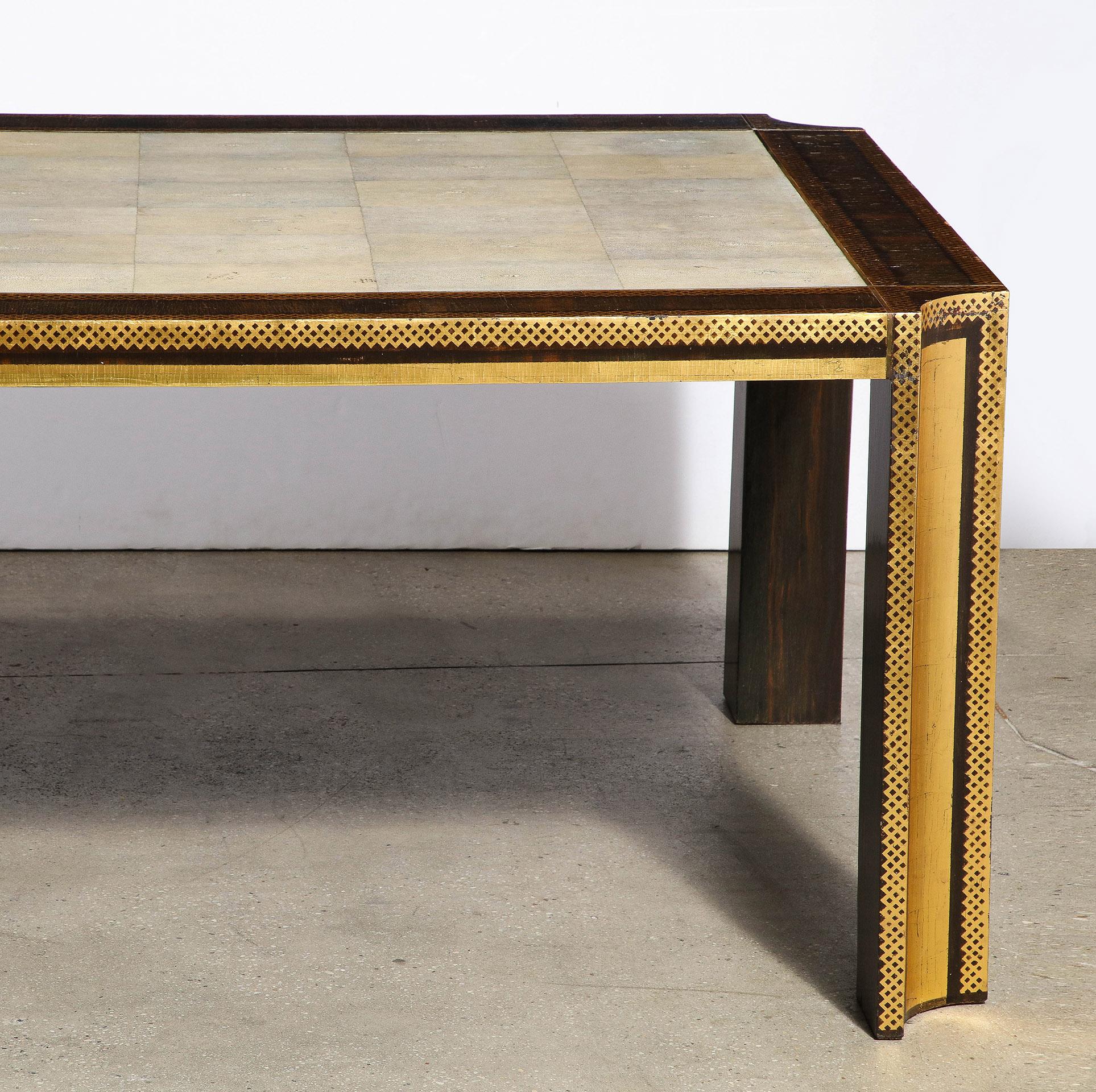 20ième siècle Table de salle à manger à poignée en galuchat et doré de Karl Springer en vente
