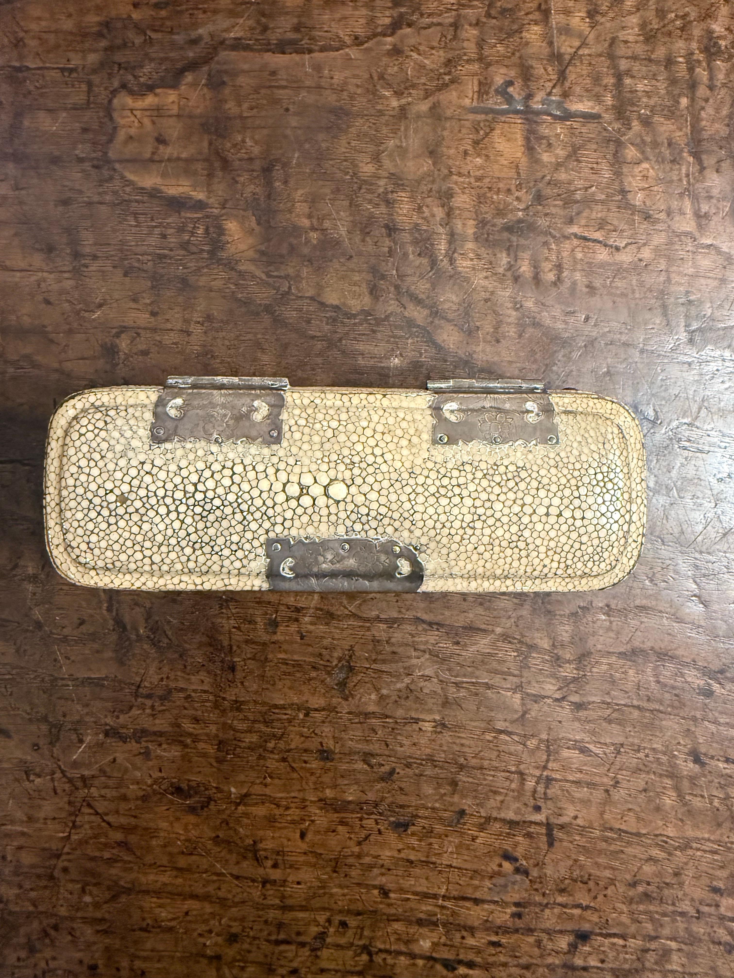 Boîte à bijoux à couvercle en galuchat, XVIIIe siècle en vente 1